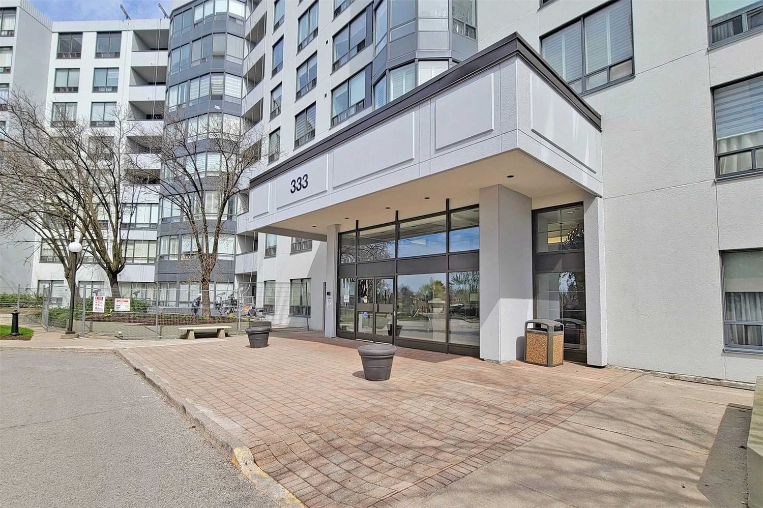 333 Clark Avenue W. The Conservatory Condos is located in  Vaughan, Toronto - image #2 of 3