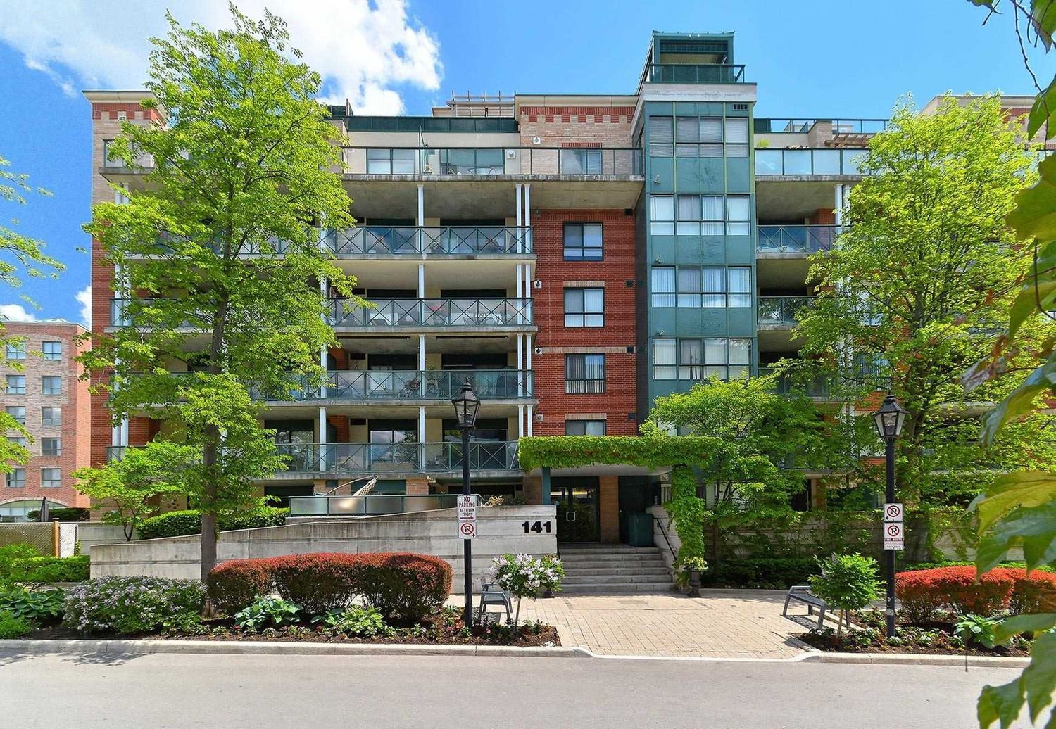 141 Woodbridge Avenue. The Terraces II Condos is located in  Vaughan, Toronto - image #1 of 3