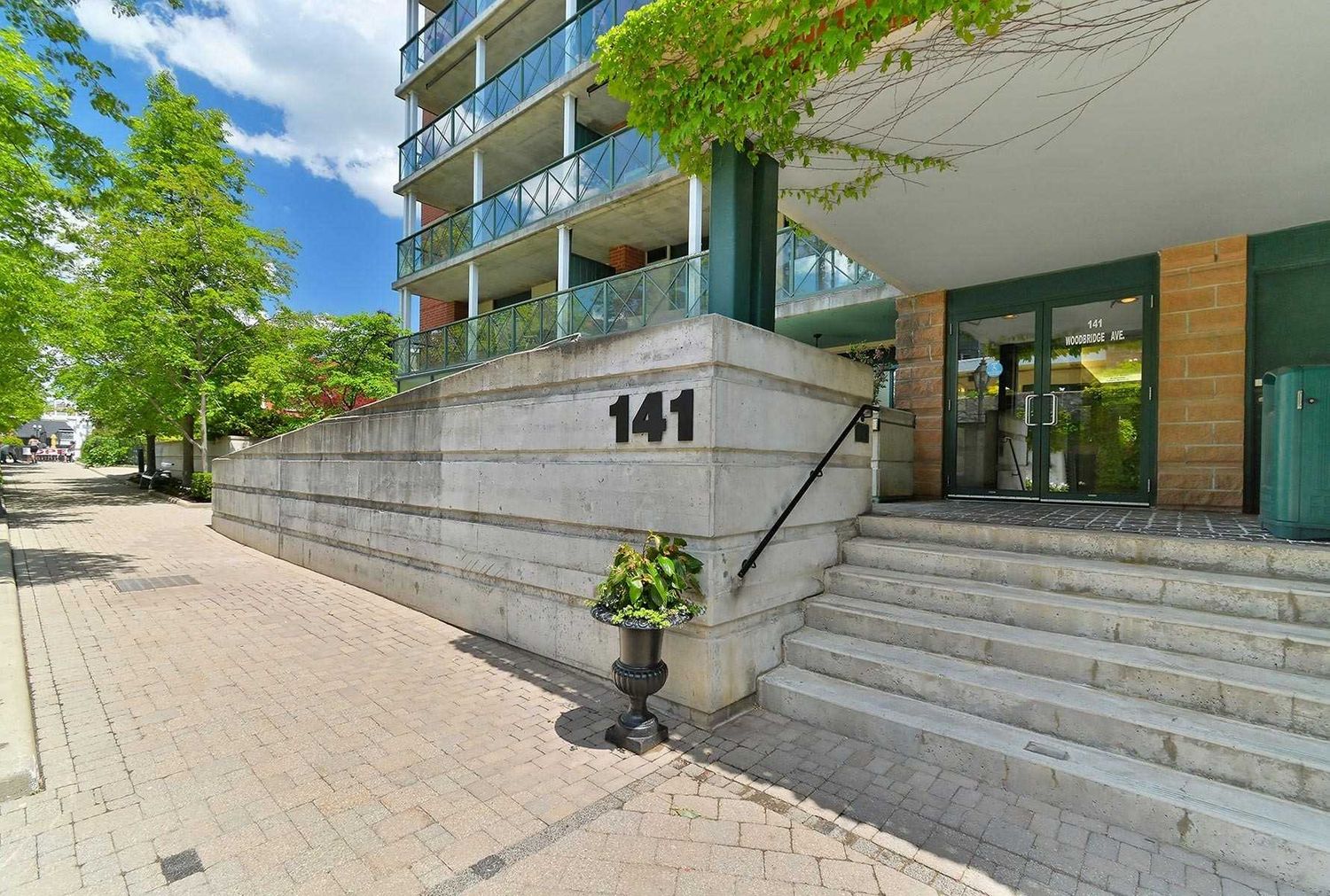 141 Woodbridge Avenue. The Terraces II Condos is located in  Vaughan, Toronto - image #2 of 3