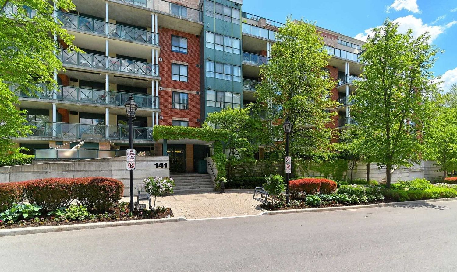 141 Woodbridge Avenue. The Terraces II Condos is located in  Vaughan, Toronto - image #3 of 3