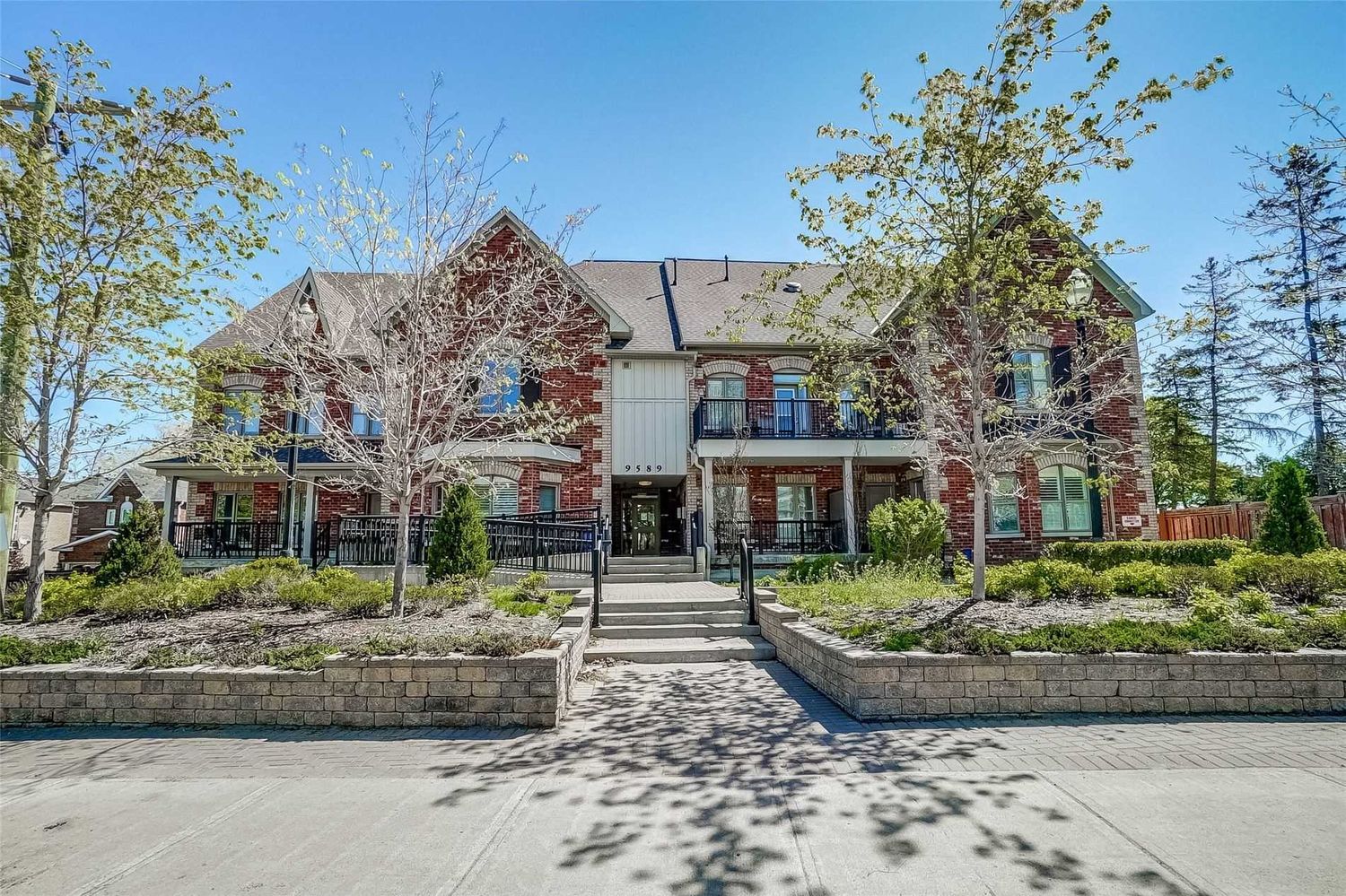 9589 Keele Street. The Town Villas of Old Maple is located in  Vaughan, Toronto - image #1 of 3