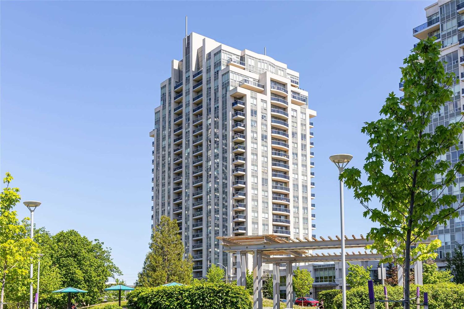 7 North Park Road. The Vista Condos is located in  Vaughan, Toronto - image #1 of 2
