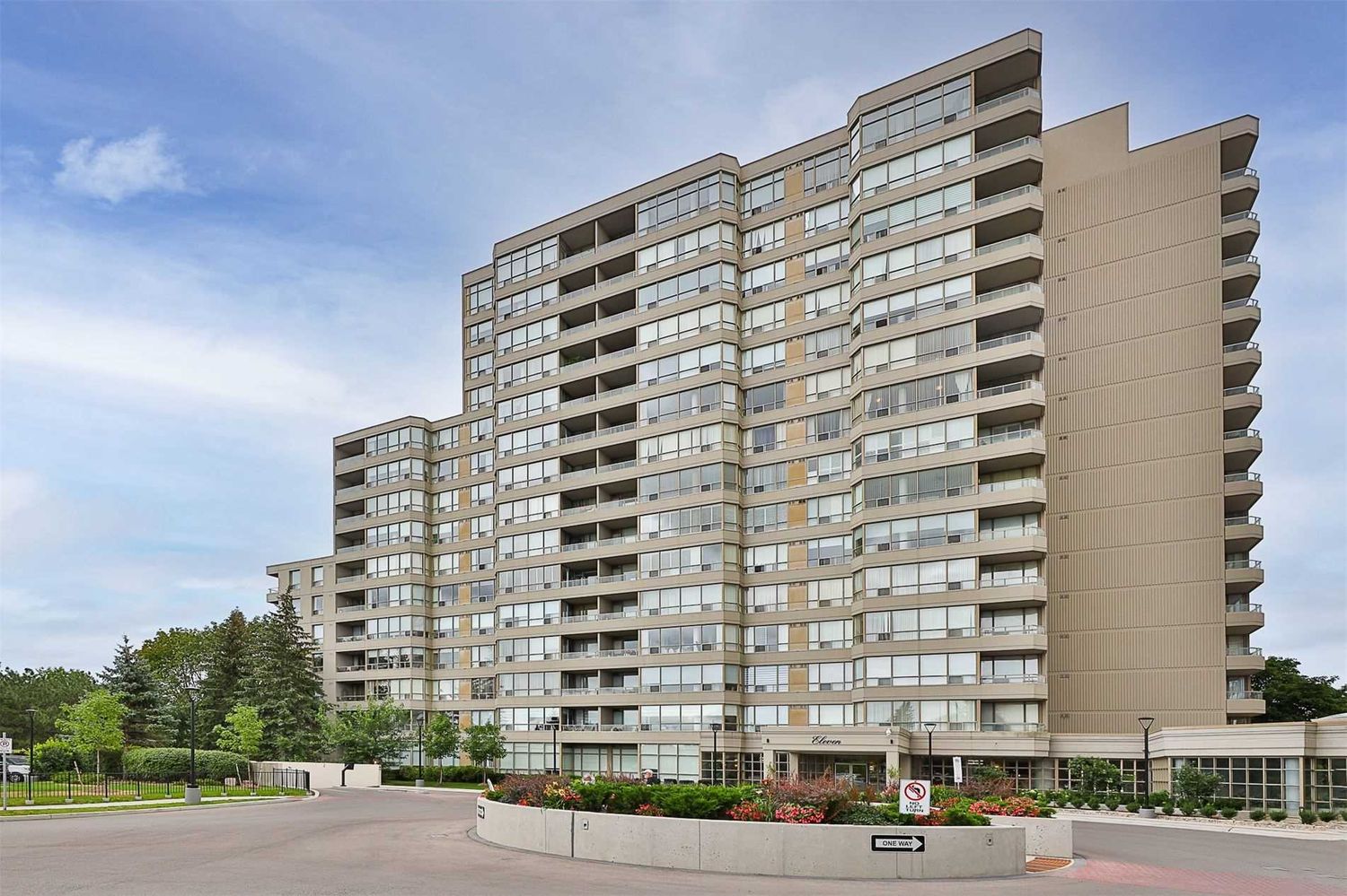 11 Townsgate Drive. Townsgate Condominium II is located in  Vaughan, Toronto - image #1 of 2