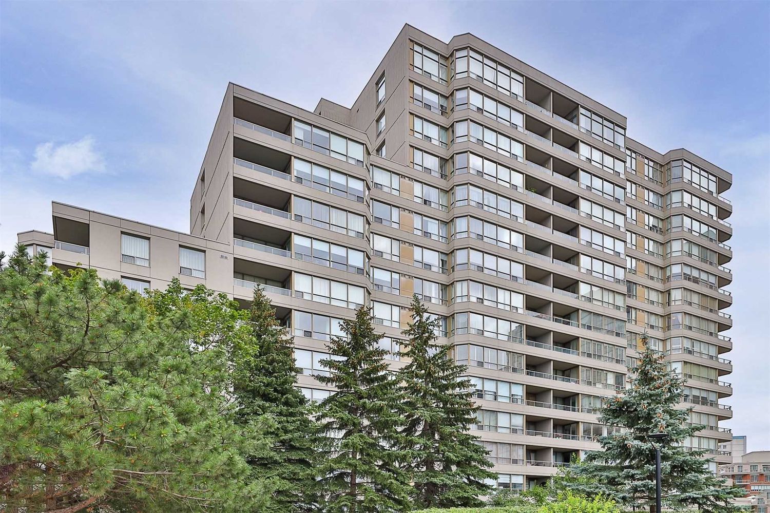 11 Townsgate Drive. Townsgate Condominium II is located in  Vaughan, Toronto - image #2 of 2