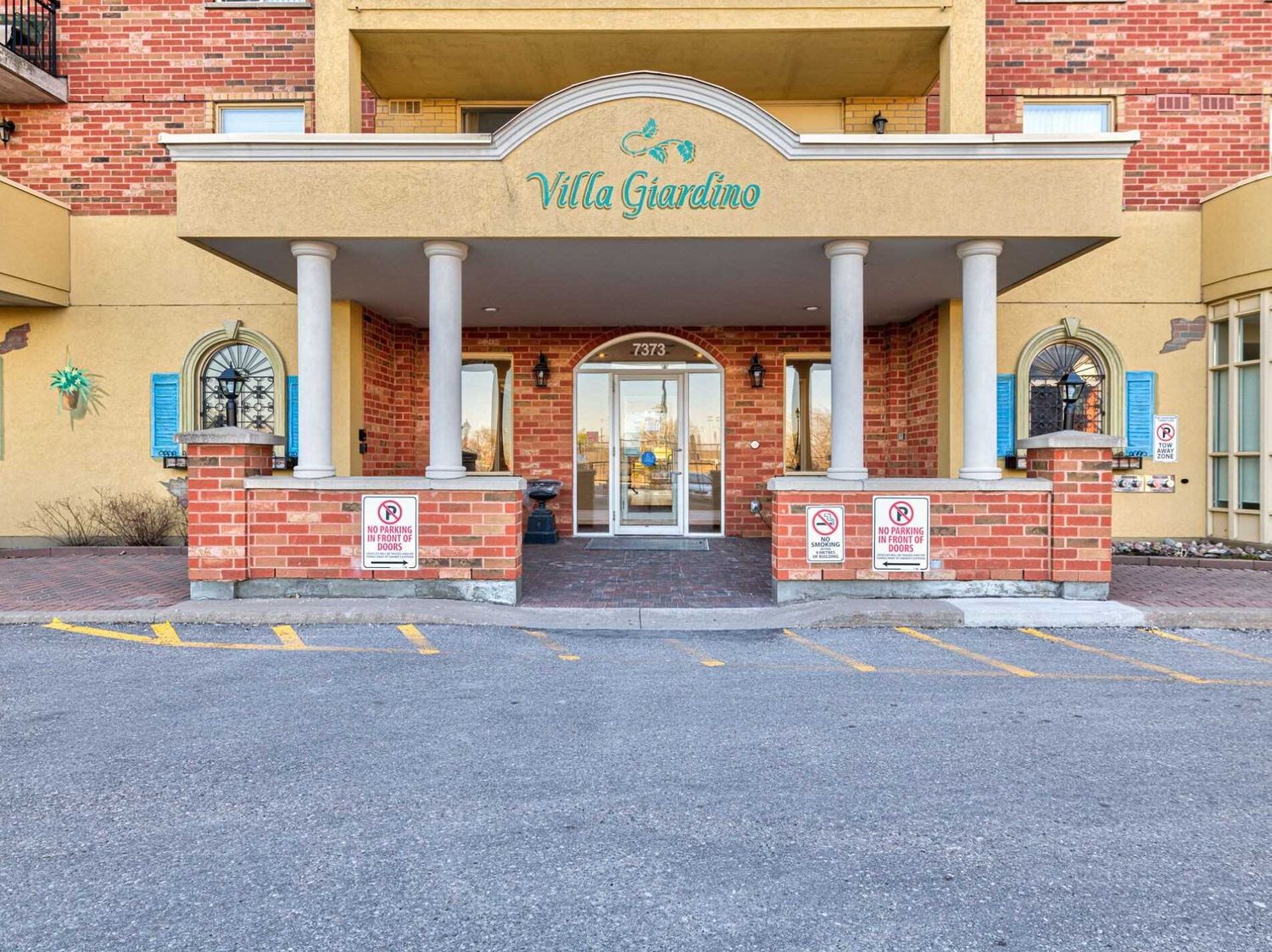 7373 Martin Grove Road. Villa Giardino I Condos is located in  Vaughan, Toronto - image #3 of 3