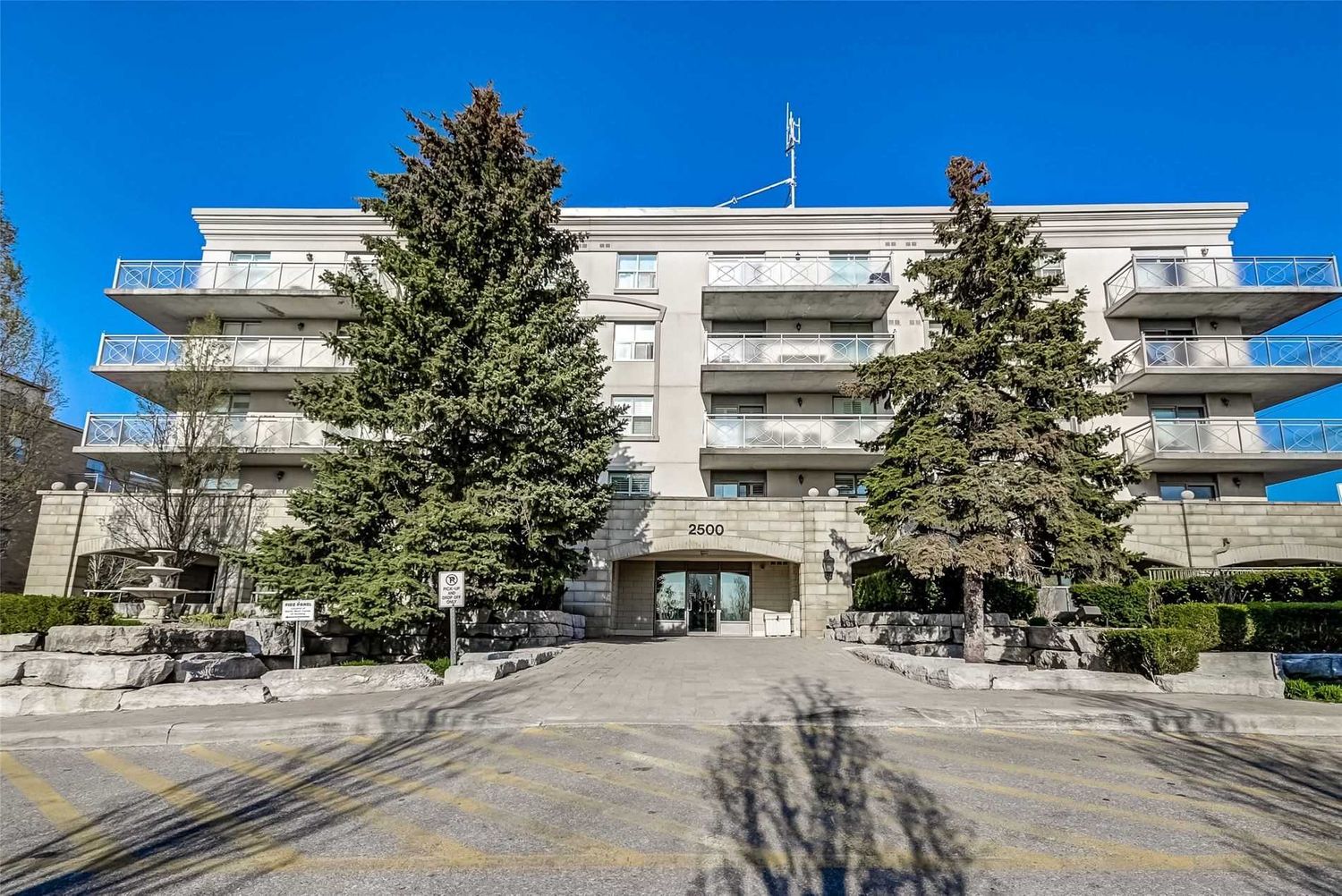 2500 Rutherford Road. Villa Giardino V Condos is located in  Vaughan, Toronto - image #2 of 3