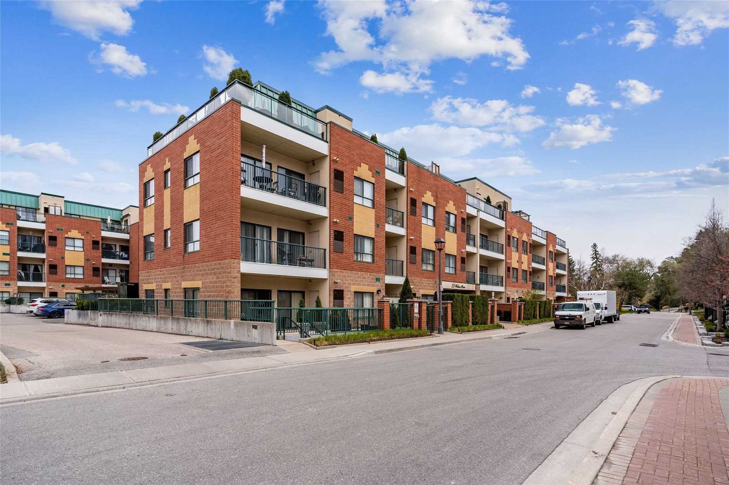 20-36 Wallace Street. Wallace Street Townhomes is located in  Vaughan, Toronto - image #1 of 3