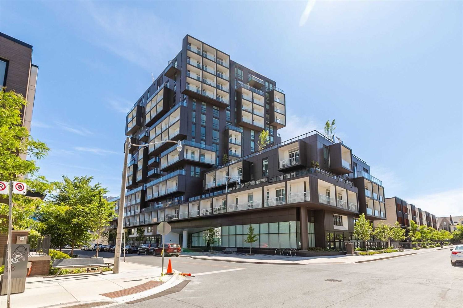 80 Vanauley Street. SQ2 Condos at Alexandra Park is located in  Downtown, Toronto - image #1 of 2