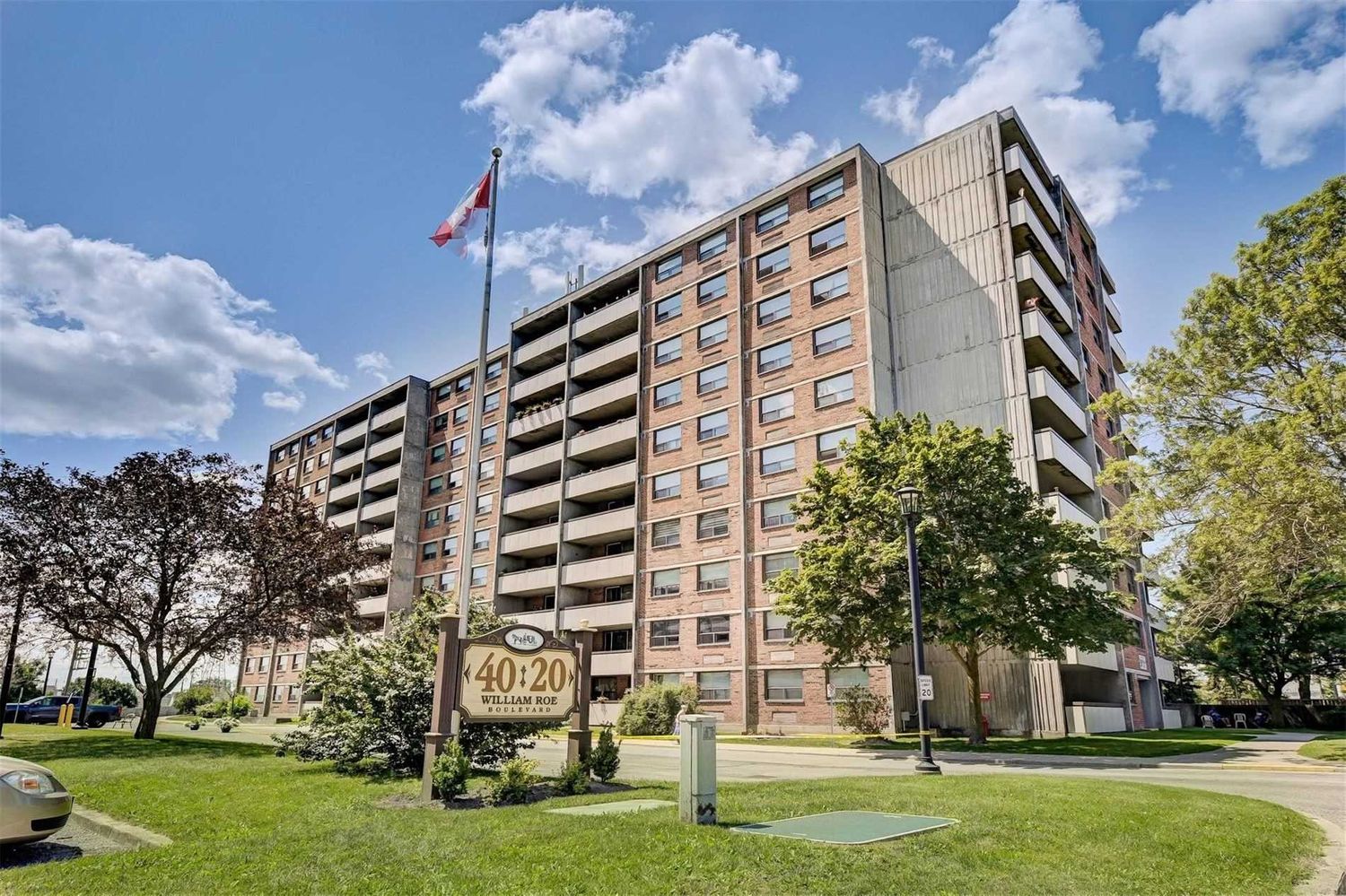 20 William Roe Boulevard. 20 William Roe Condos is located in  Newmarket, Toronto - image #2 of 3