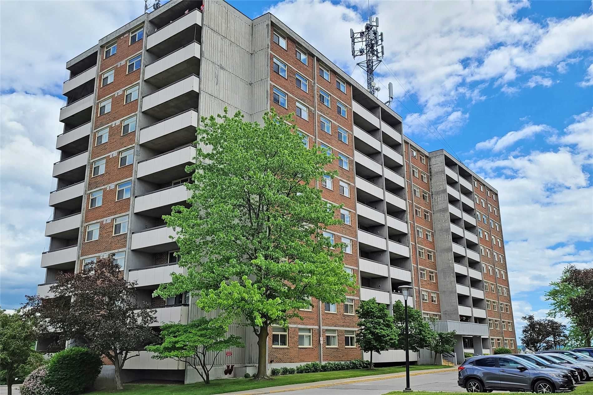 40 William Roe Blvd, unit 1002 for sale in Downtown Newmarket - image #1