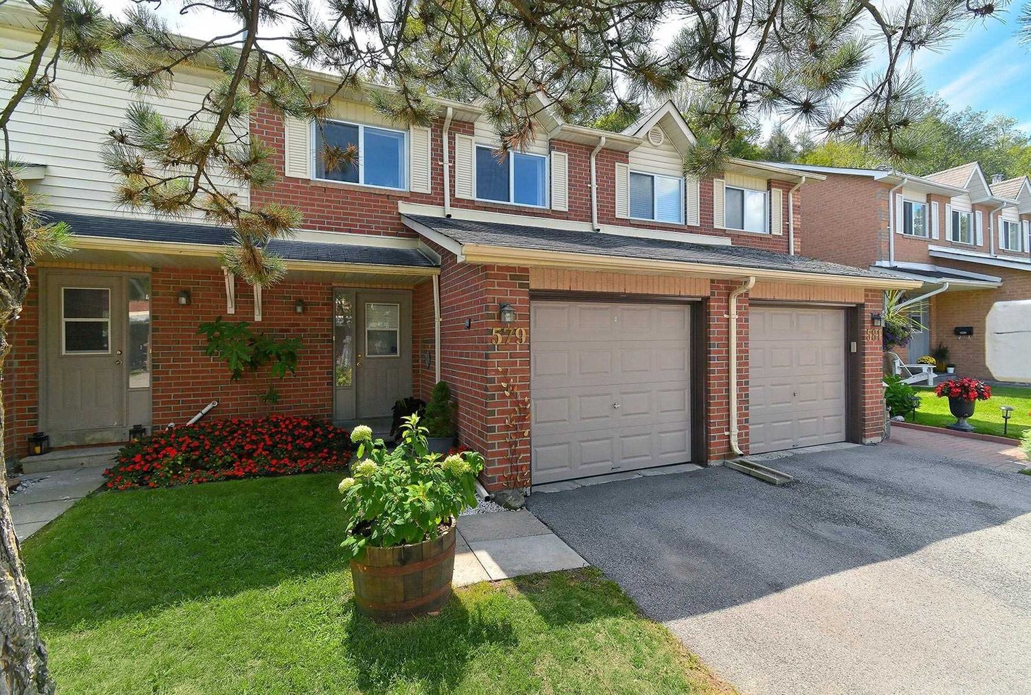 500-571 Needler Crescent. Mulock Village Townhomes is located in  Newmarket, Toronto - image #2 of 2