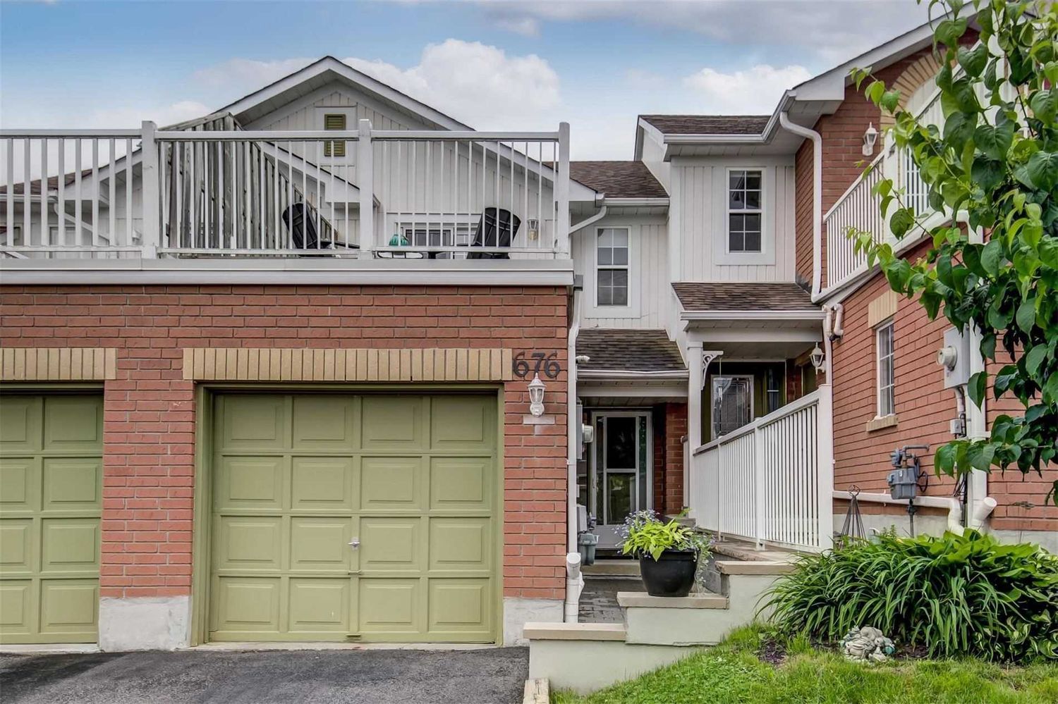 517-529 Winkworth Court. Winkworth Court Townhomes is located in  Newmarket, Toronto - image #1 of 2