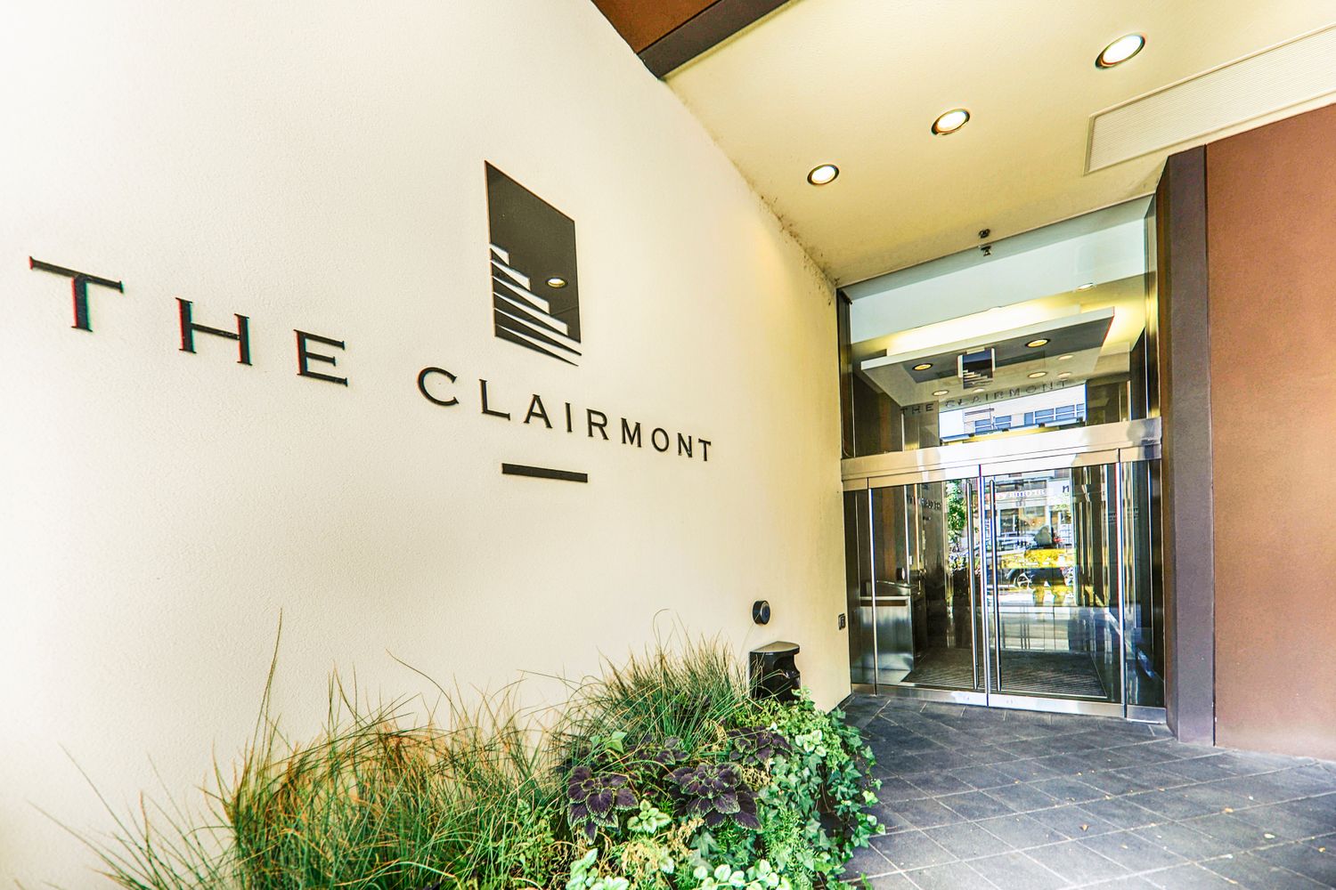 1430 Yonge Street. The Clairmont is located in  Midtown, Toronto - image #4 of 4
