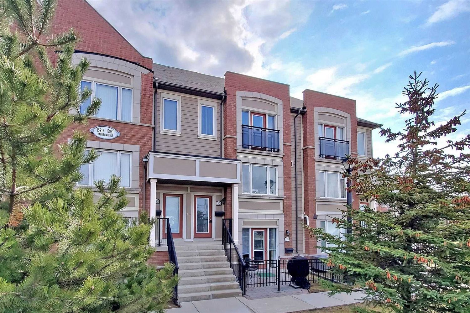 15917-15951 Bayview Avenue. First Home Aurora Townhomes is located in  Aurora, Toronto - image #1 of 3