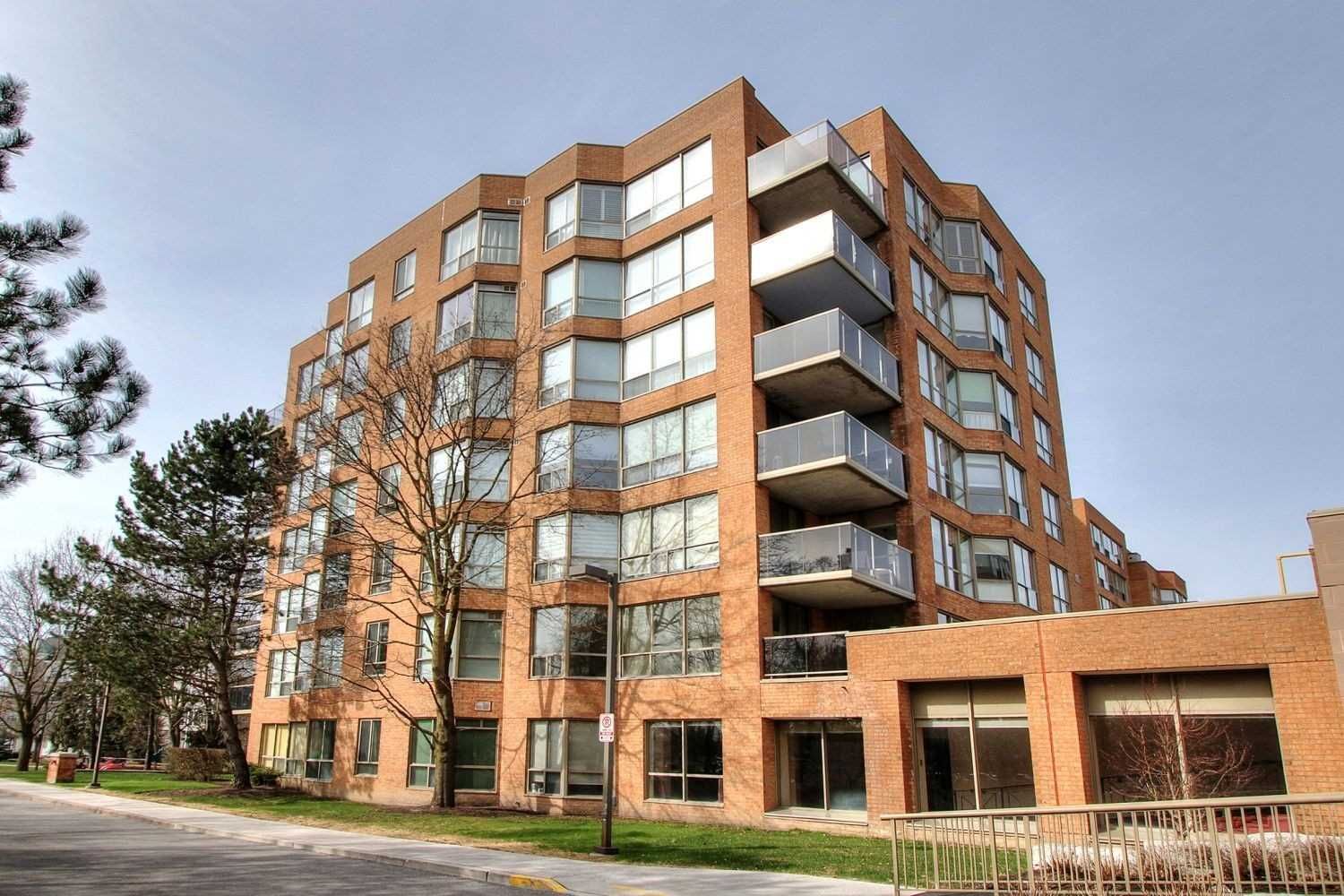 14924 Yonge St. This condo at Highland Green Condos is located in  Aurora, Toronto