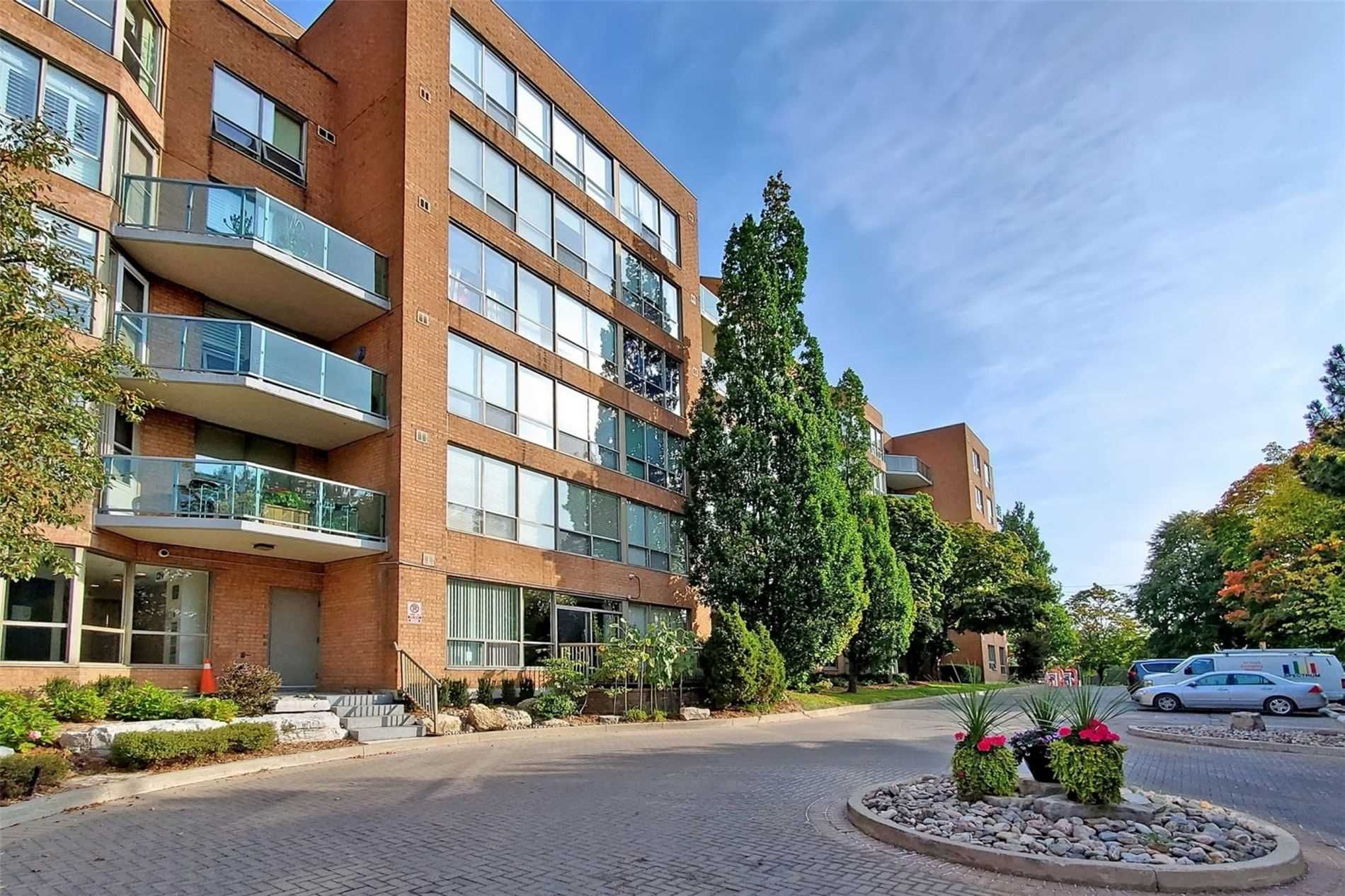 14924 Yonge St. This condo at Highland Green Condos is located in Aurora, Toronto - image #2 of 3 by Strata.ca