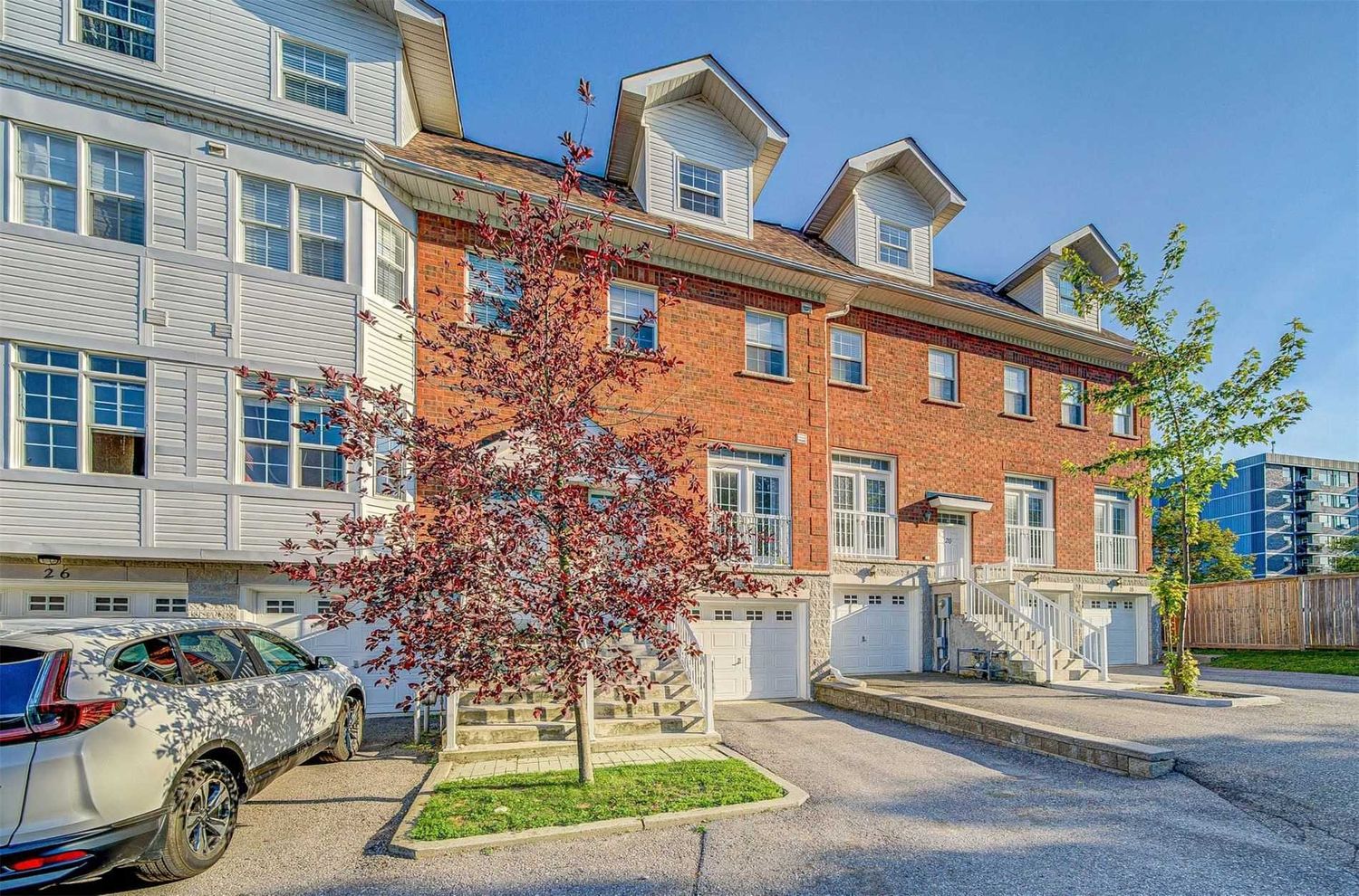 2-30 Loring Doolittle Court. Loring Doolittle Townhomes is located in  Aurora, Toronto - image #3 of 3