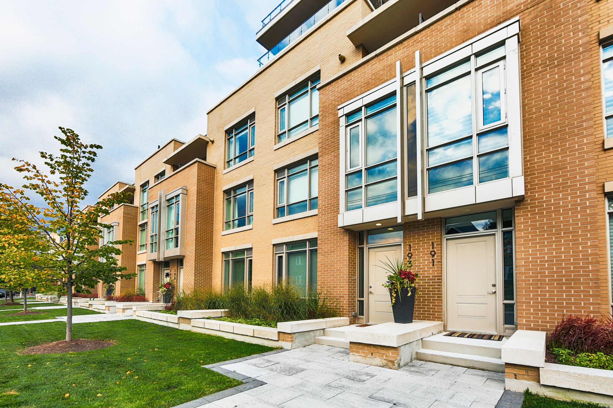 60 Berwick Ave The Berwick Condos 0 Condos for Sale & 2 Units for Rent Strata.ca