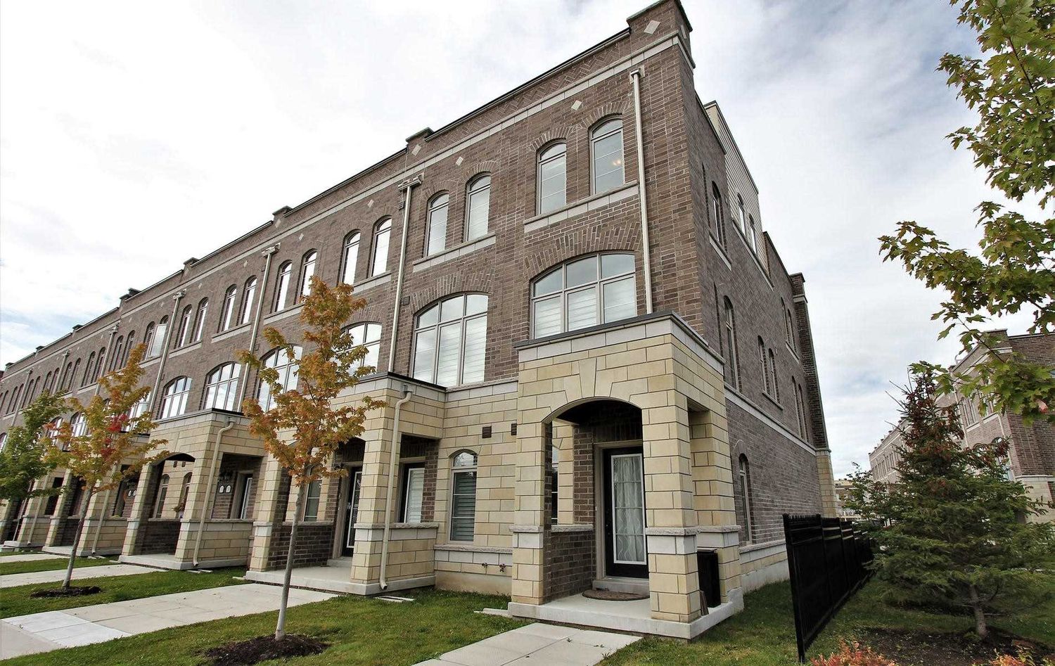 12500-12592 Ninth Line. Uptownes at Cardinal Point is located in  Whitchurch-Stouffville, Toronto