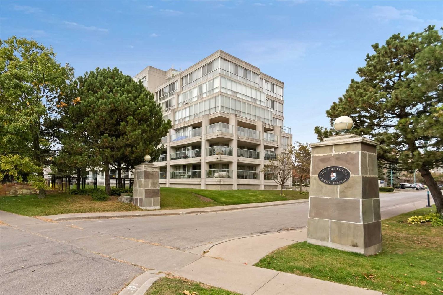 70 Cumberland Lane. The Breakers II Condos is located in  Ajax, Toronto - image #2 of 2