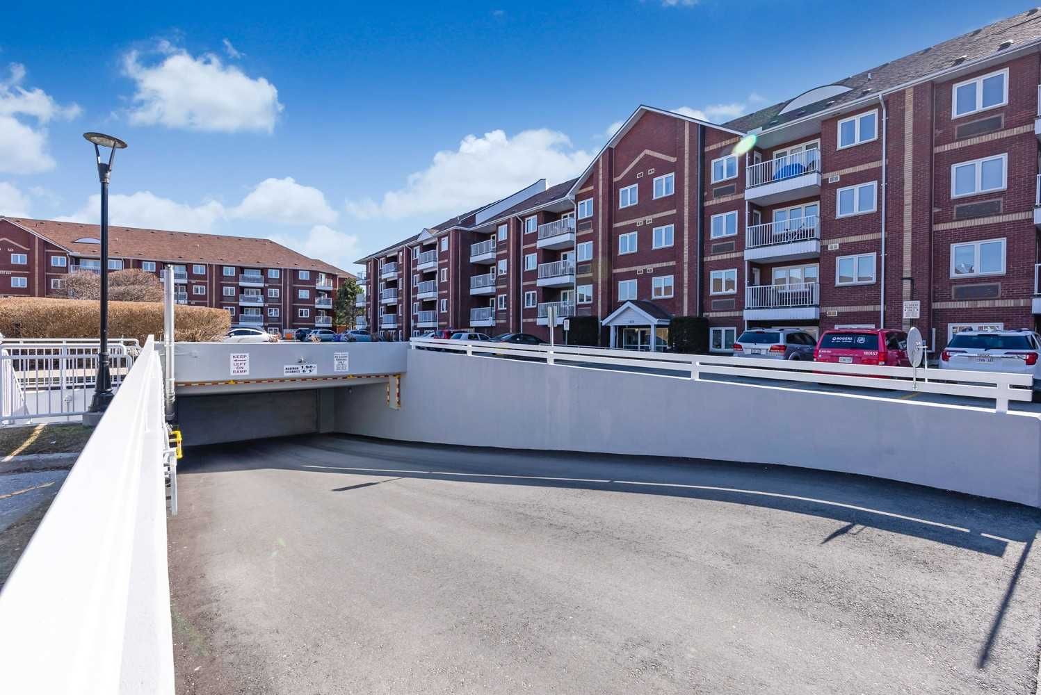 189195 Lake Driveway W The Hamptons Condos 3 Condos for Sale & 0 Units for Rent strata.ca