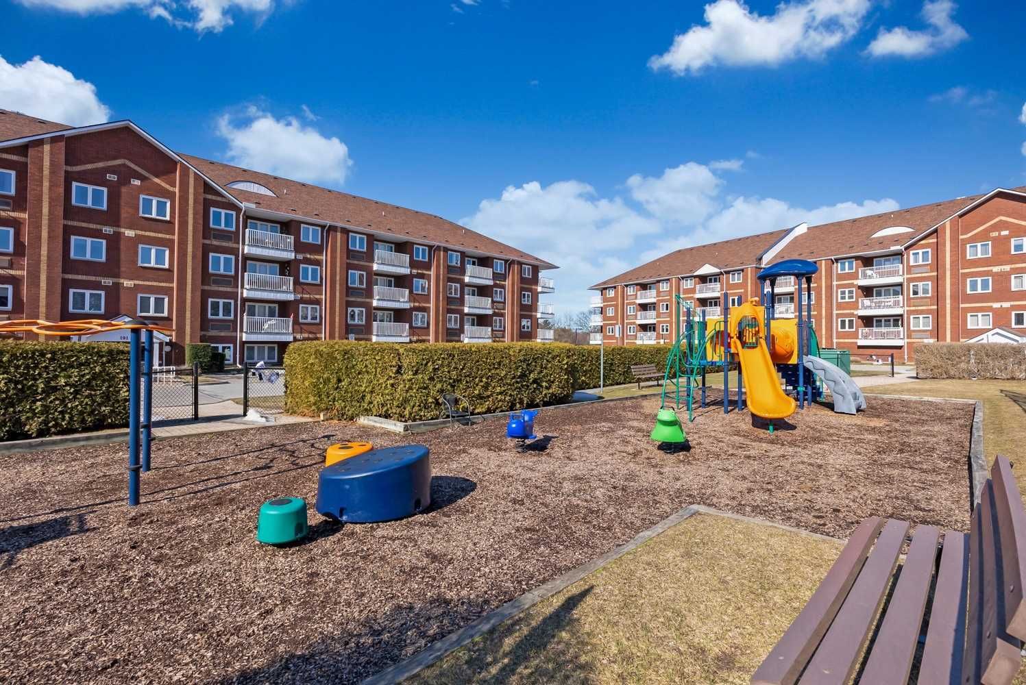 189195 Lake Driveway W The Hamptons Condos 1 Condo for Sale & 1 Unit for Rent Strata.ca