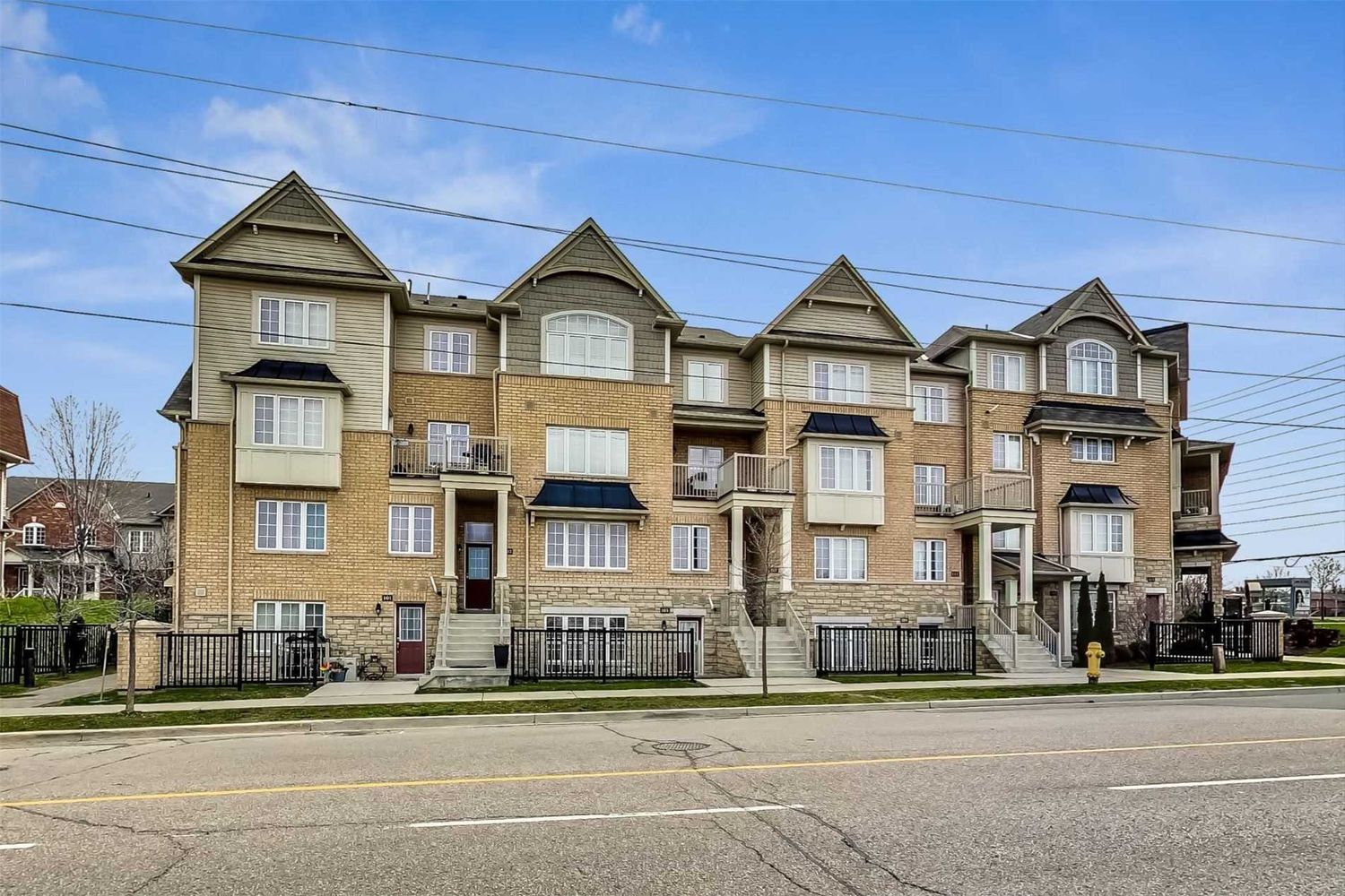 97-115 Chapman Drive. Townsgate Townhomes is located in  Ajax, Toronto - image #1 of 3
