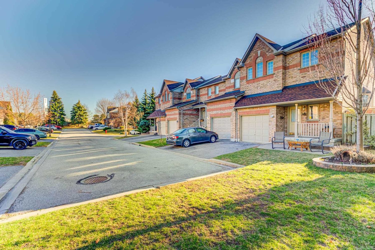 1-50 Murphy Lane. Murphy Lane Townhomes is located in  Ajax, Toronto - image #1 of 2