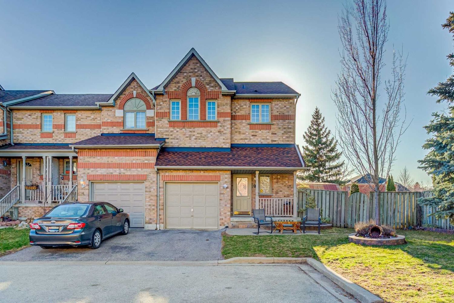 1-50 Murphy Lane. Murphy Lane Townhomes is located in  Ajax, Toronto - image #2 of 2