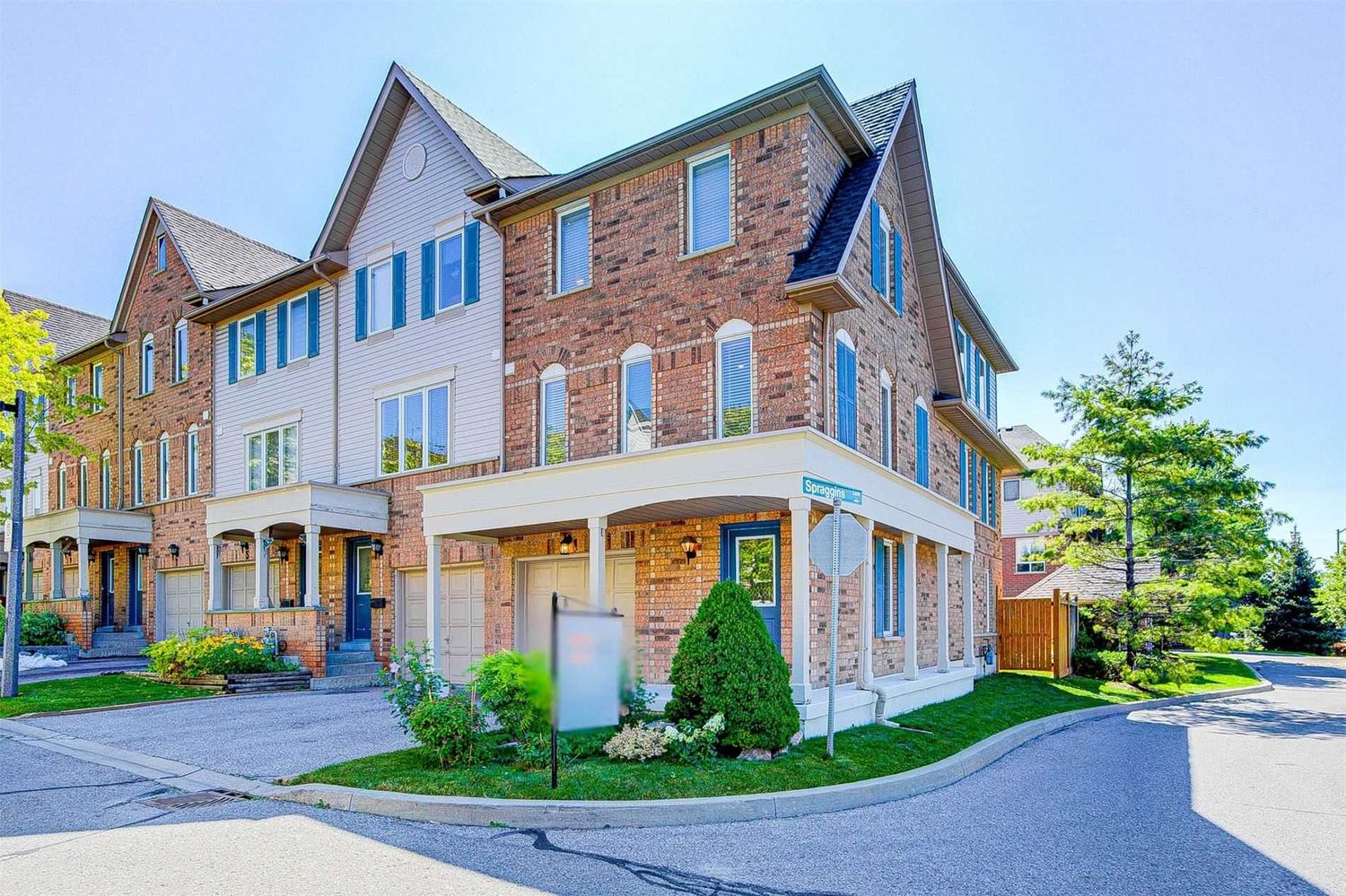 1-100 McGonigal Lane. Applecroft Park Townhomes is located in  Ajax, Toronto - image #1 of 2