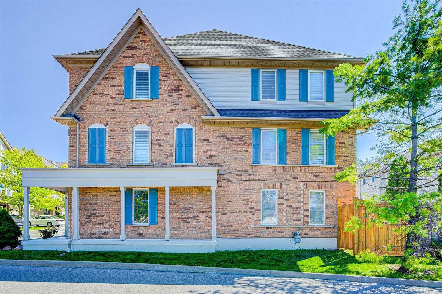 1-100 McGonigal Lane. Applecroft Park Townhomes is located in  Ajax, Toronto - image #2 of 2