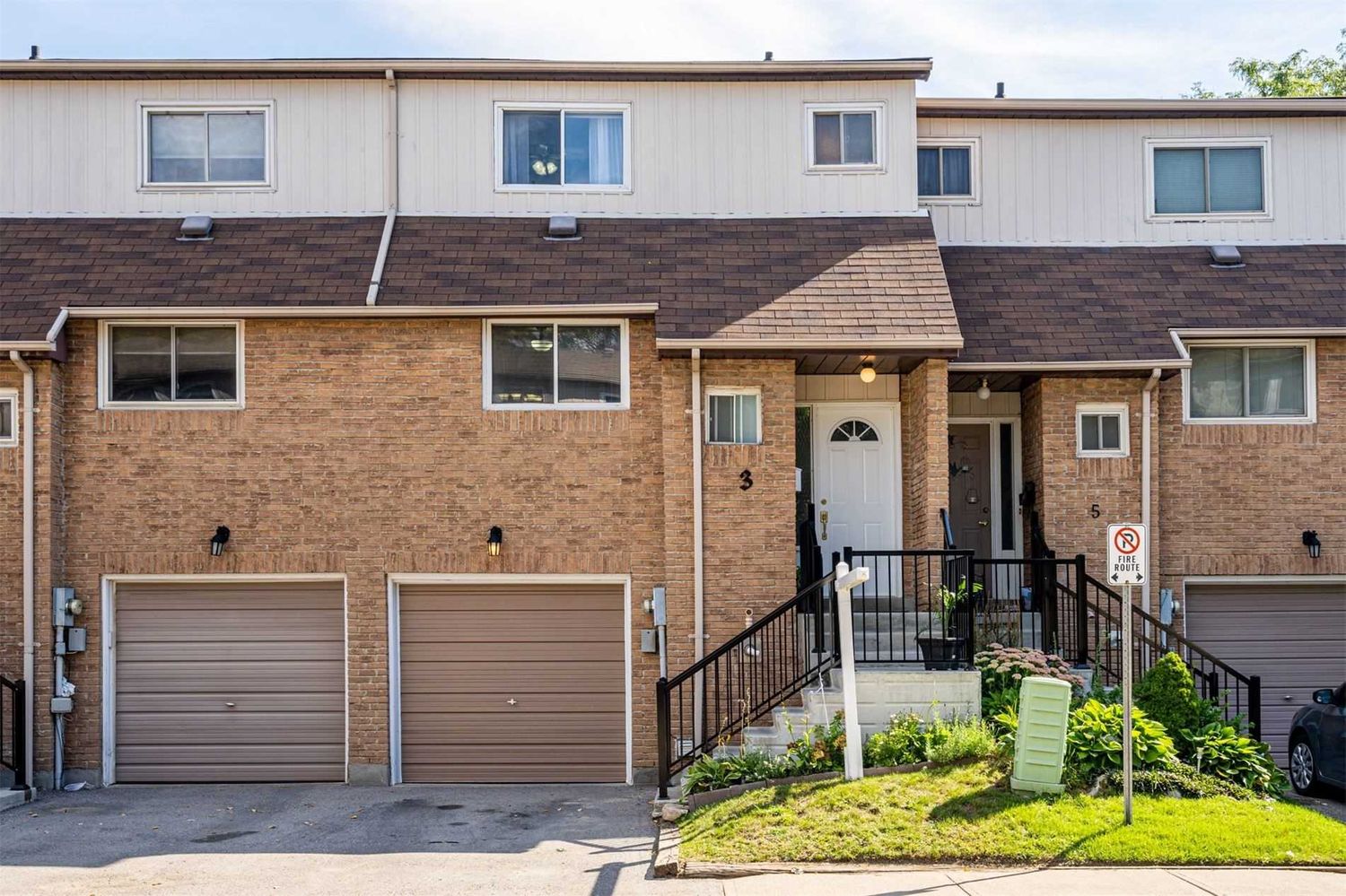 4-48 Randall Drive. Randall Drive Townhomes is located in  Ajax, Toronto - image #1 of 2