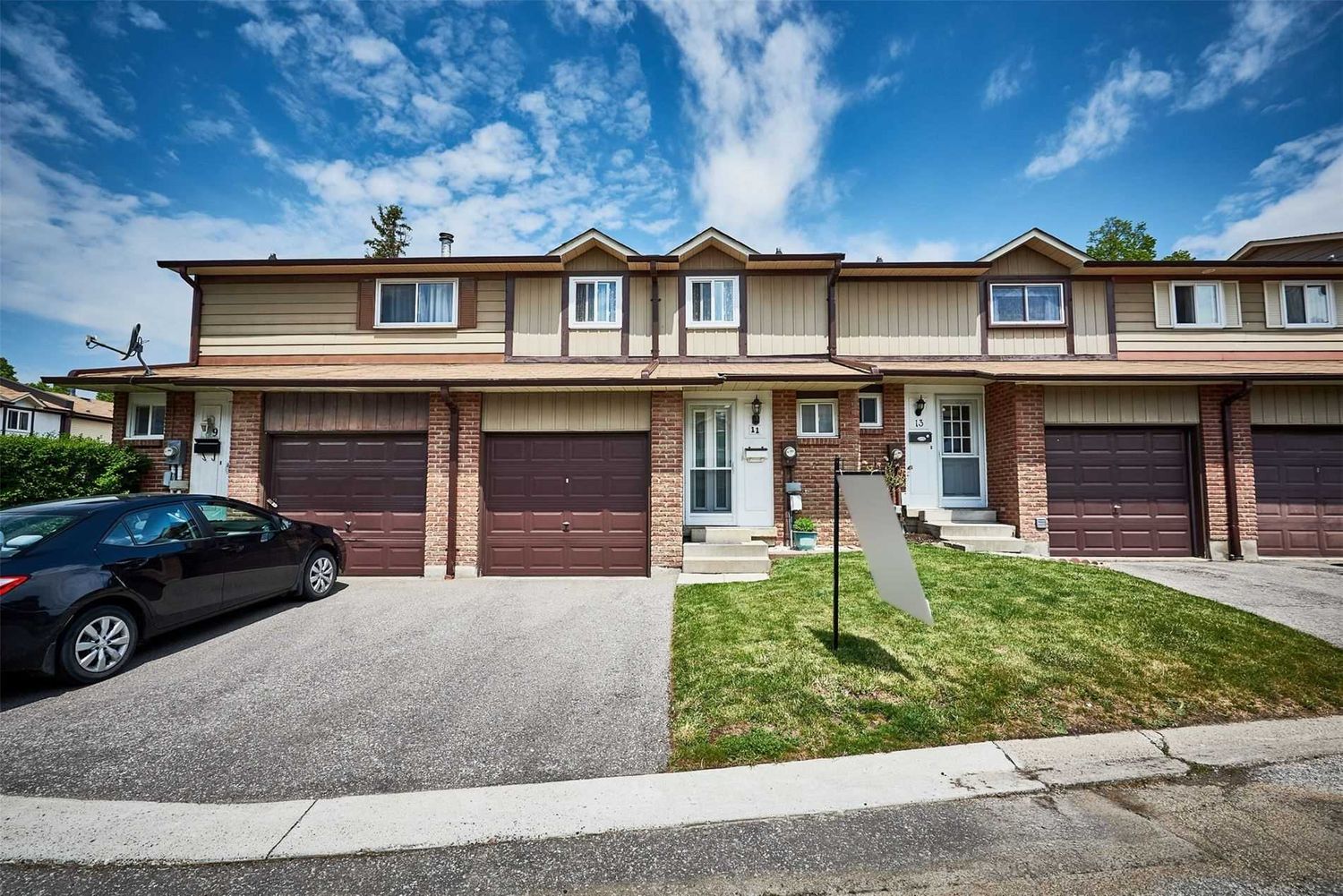 1-100 Parker Crescent. Parker Crescent Townhomes is located in  Ajax, Toronto - image #1 of 2
