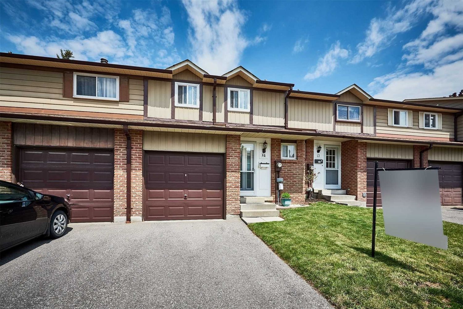 1-100 Parker Crescent. Parker Crescent Townhomes is located in  Ajax, Toronto - image #2 of 2