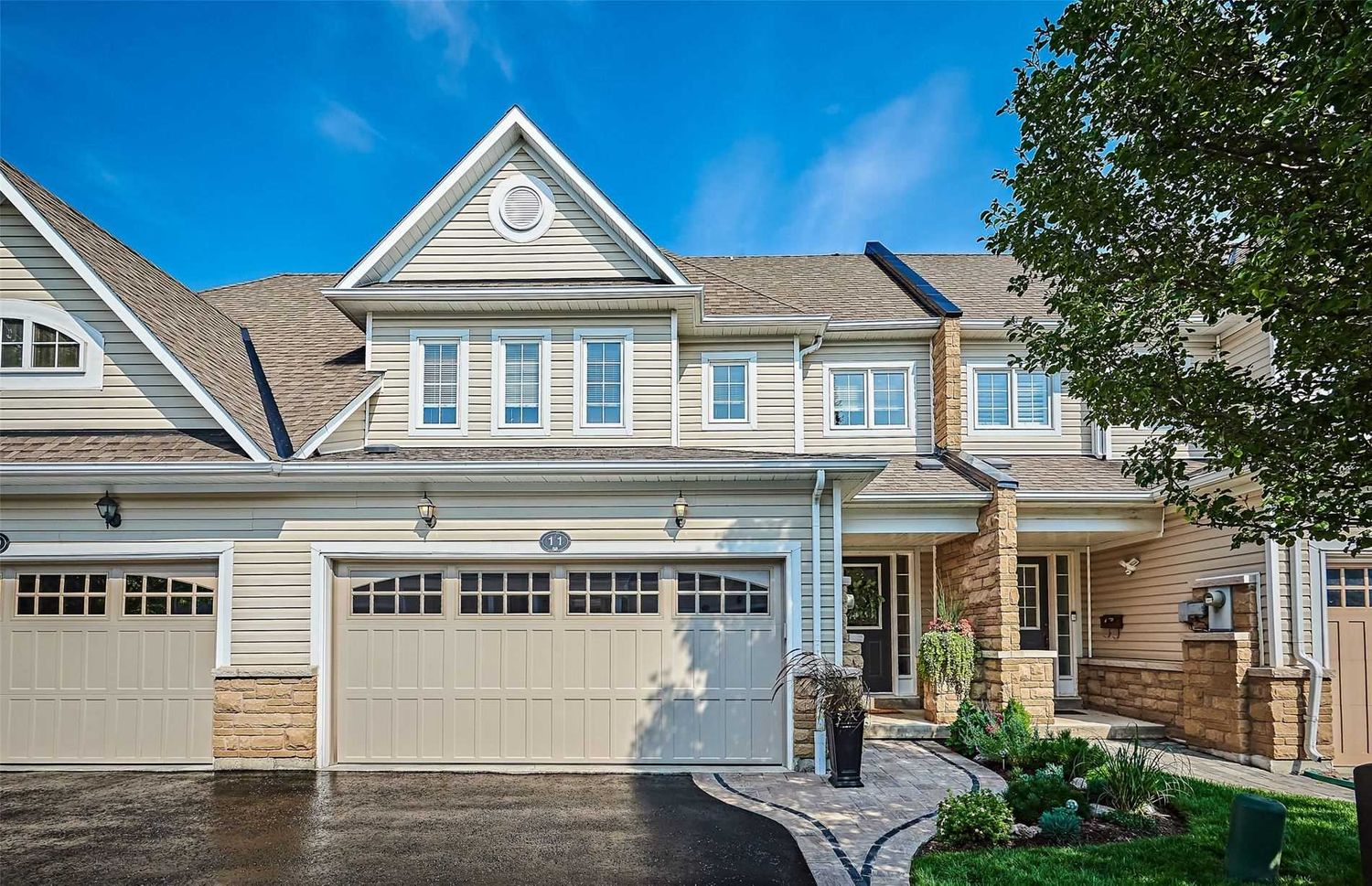 350 Lakebreeze Drive. The Port Reserve Townhomes is located in  Clarington, Toronto - image #1 of 2