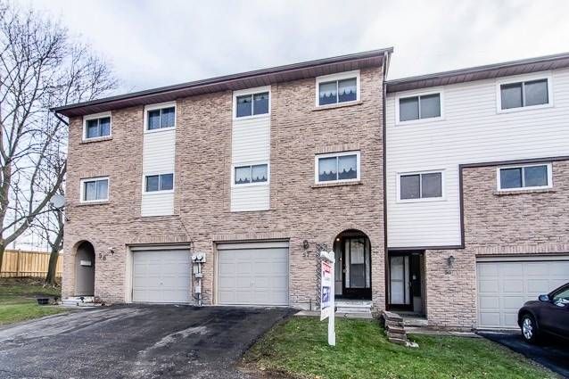 1330 Trowbridge Dr. This condo townhouse at 1330 Trowbridge Townhomes is located in  Oshawa, Toronto
