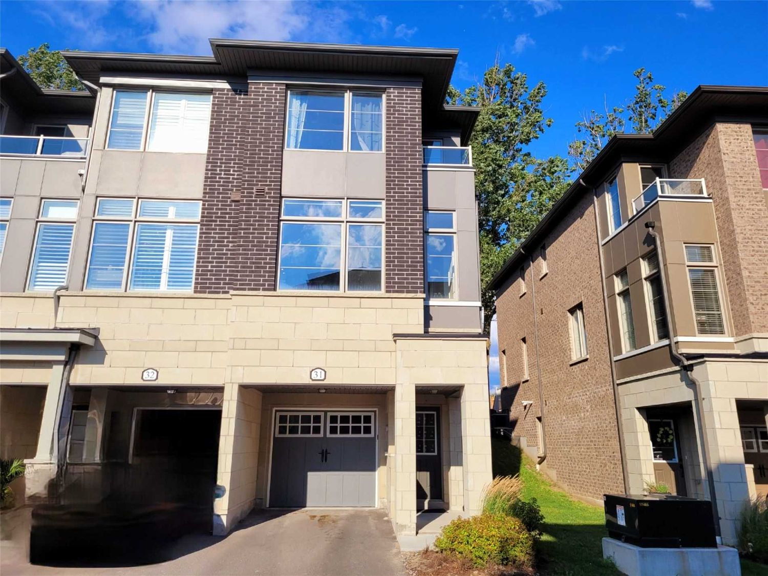 384 Arctic Red Drive. 384 Arctic Red Townhomes is located in  Oshawa, Toronto - image #1 of 2