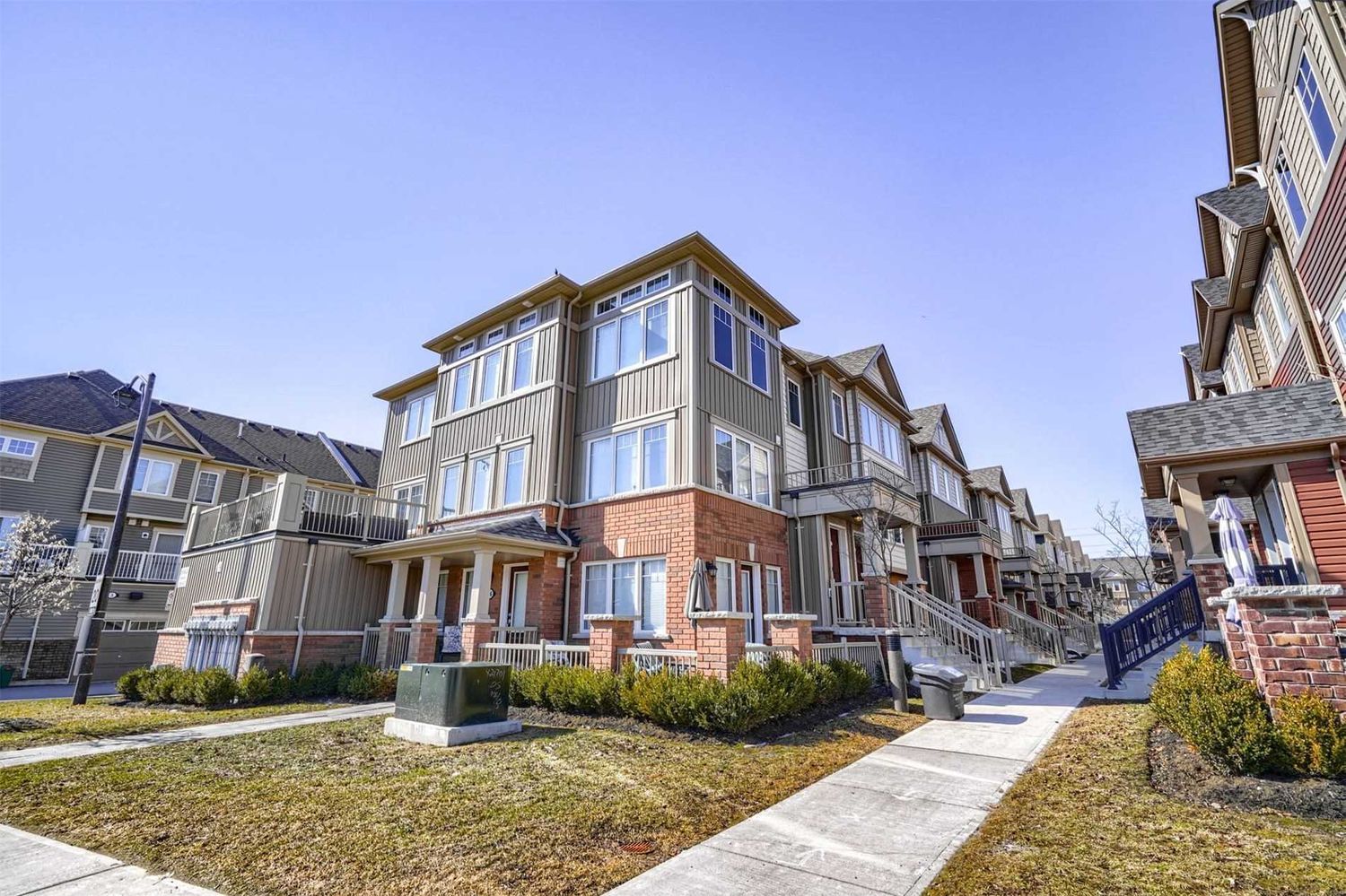 2500 Hill Rise Court. Berkshire Abbey Townhomes is located in  Oshawa, Toronto - image #1 of 3
