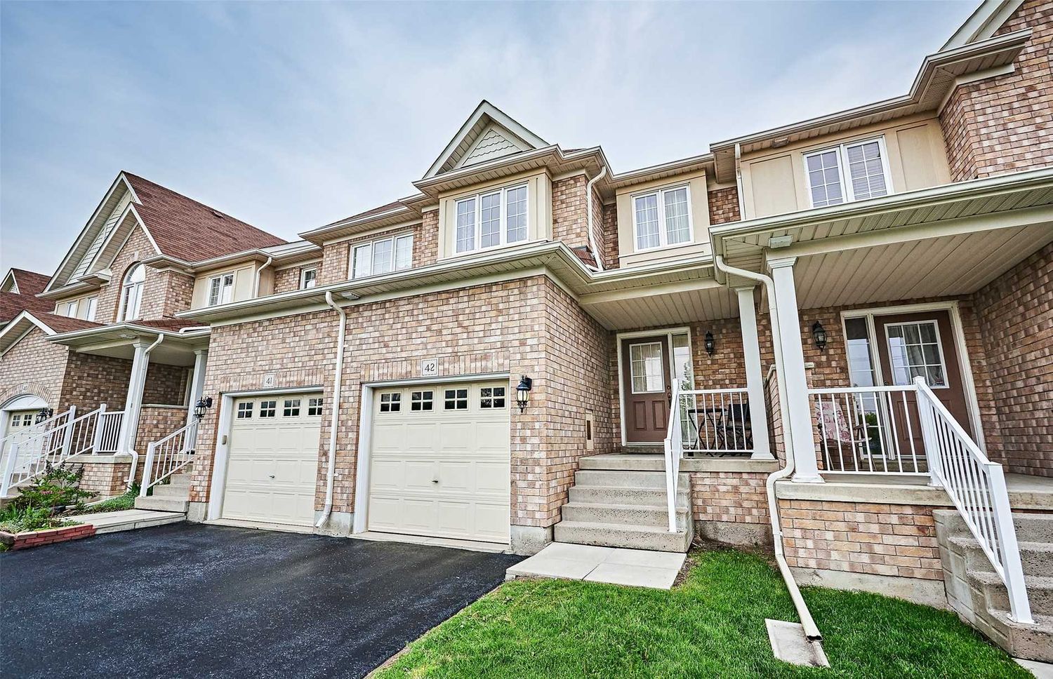 460 Woodmount Drive. Conlin Village Townhomes is located in  Oshawa, Toronto - image #2 of 3