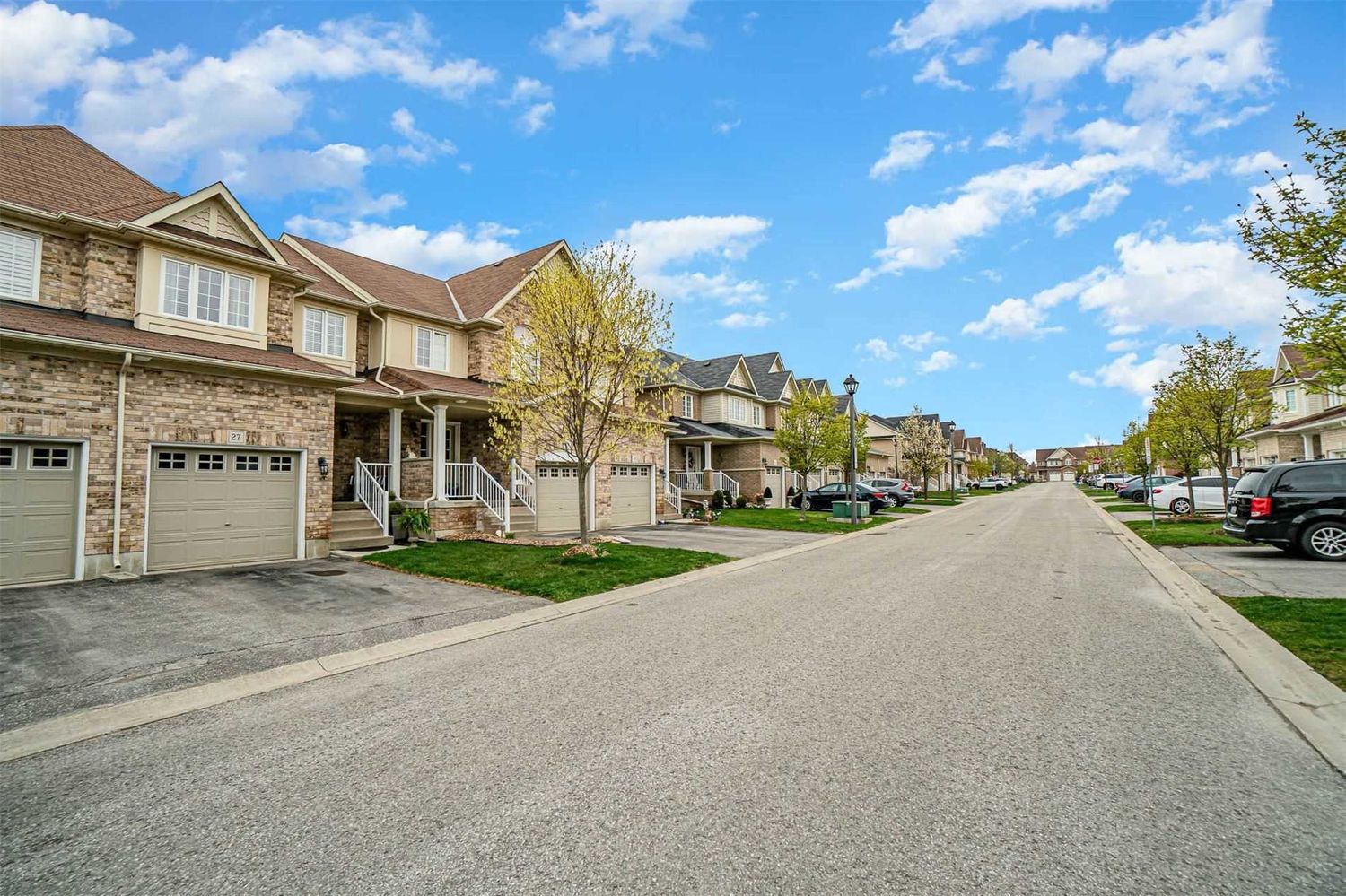 460 Woodmount Drive. Conlin Village Townhomes is located in  Oshawa, Toronto - image #3 of 3