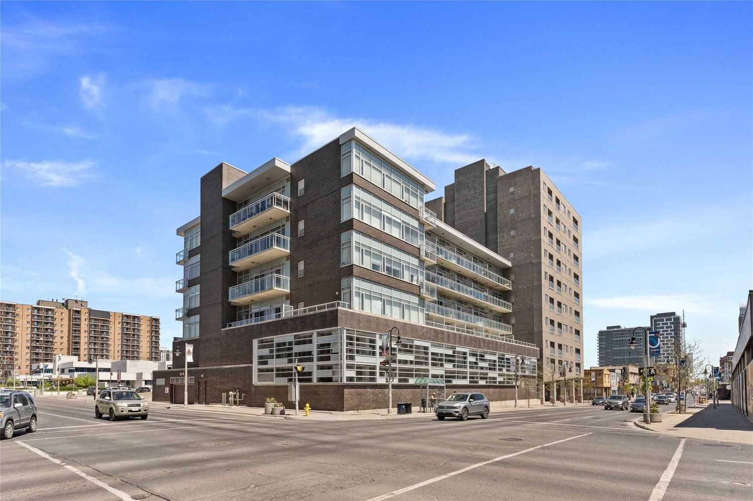 44-50 Bond Street W. Parkwood Residences Condos is located in  Oshawa, Toronto - image #1 of 2