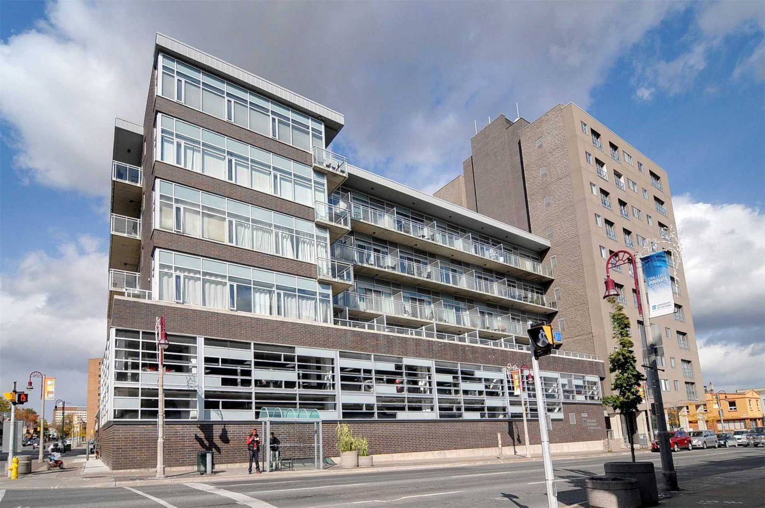 44-50 Bond Street W. Parkwood Residences Condos is located in  Oshawa, Toronto - image #2 of 2