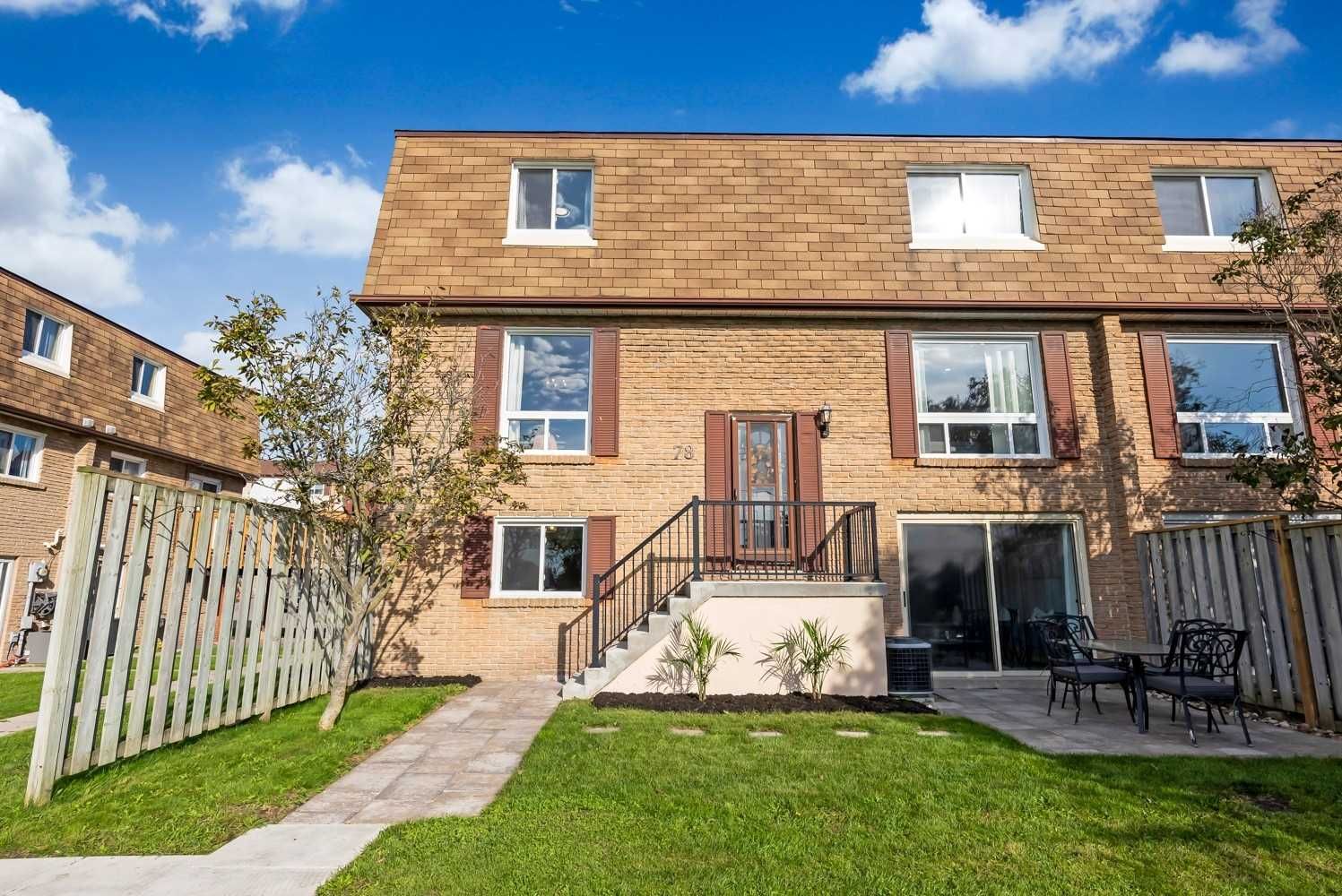 321 Blackthorn Street. 320 & 321 Blackthorn Townhomes is located in  Oshawa, Toronto - image #1 of 2