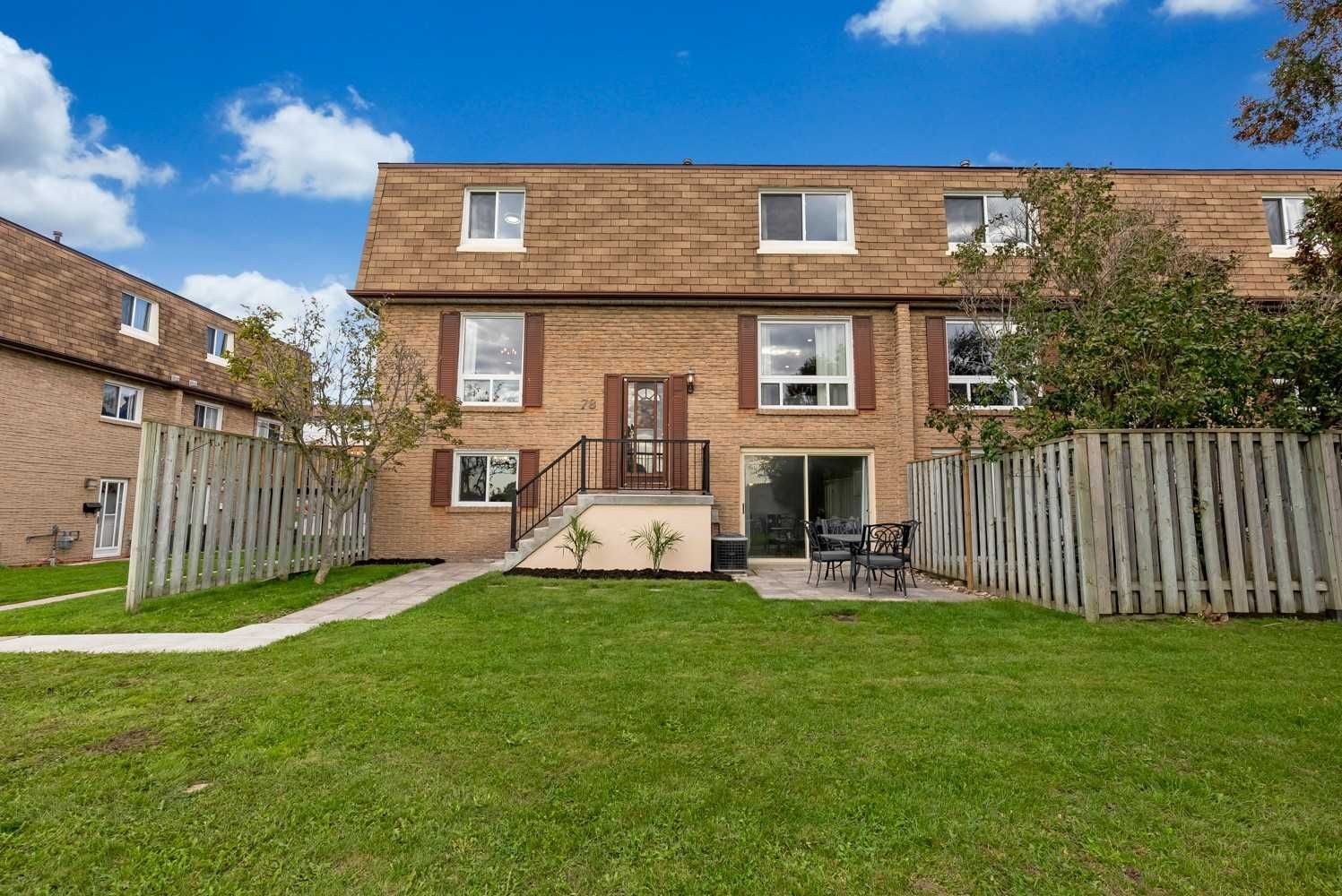 321 Blackthorn Street. 320 & 321 Blackthorn Townhomes is located in  Oshawa, Toronto - image #2 of 2