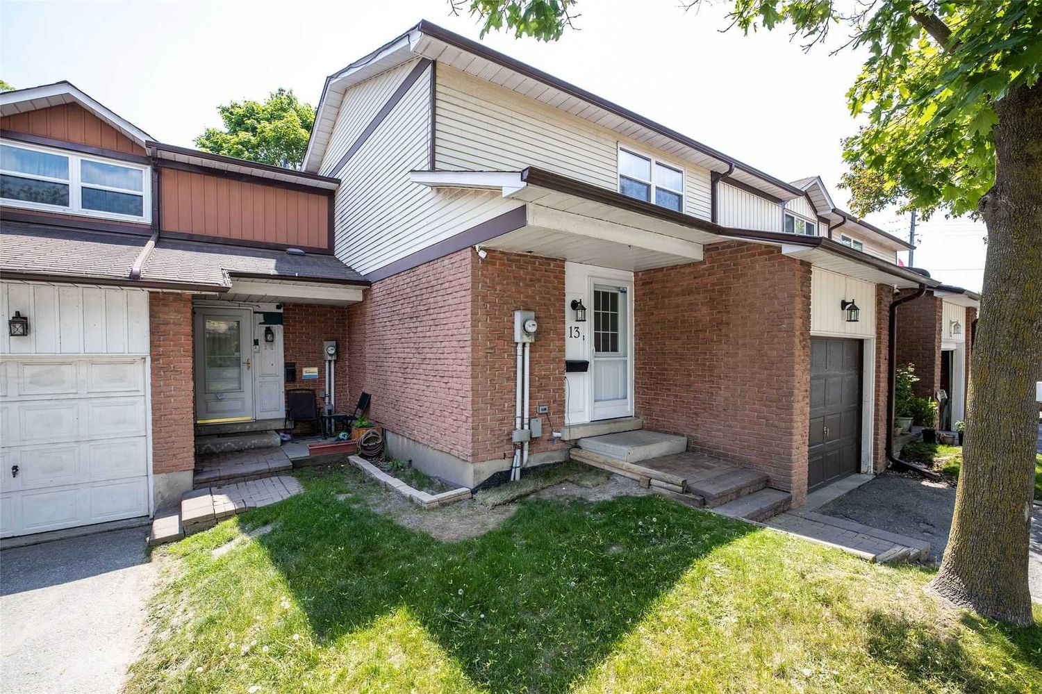 540 Dorchester Drive. 540 Dorchester Townhomes is located in  Oshawa, Toronto - image #2 of 3