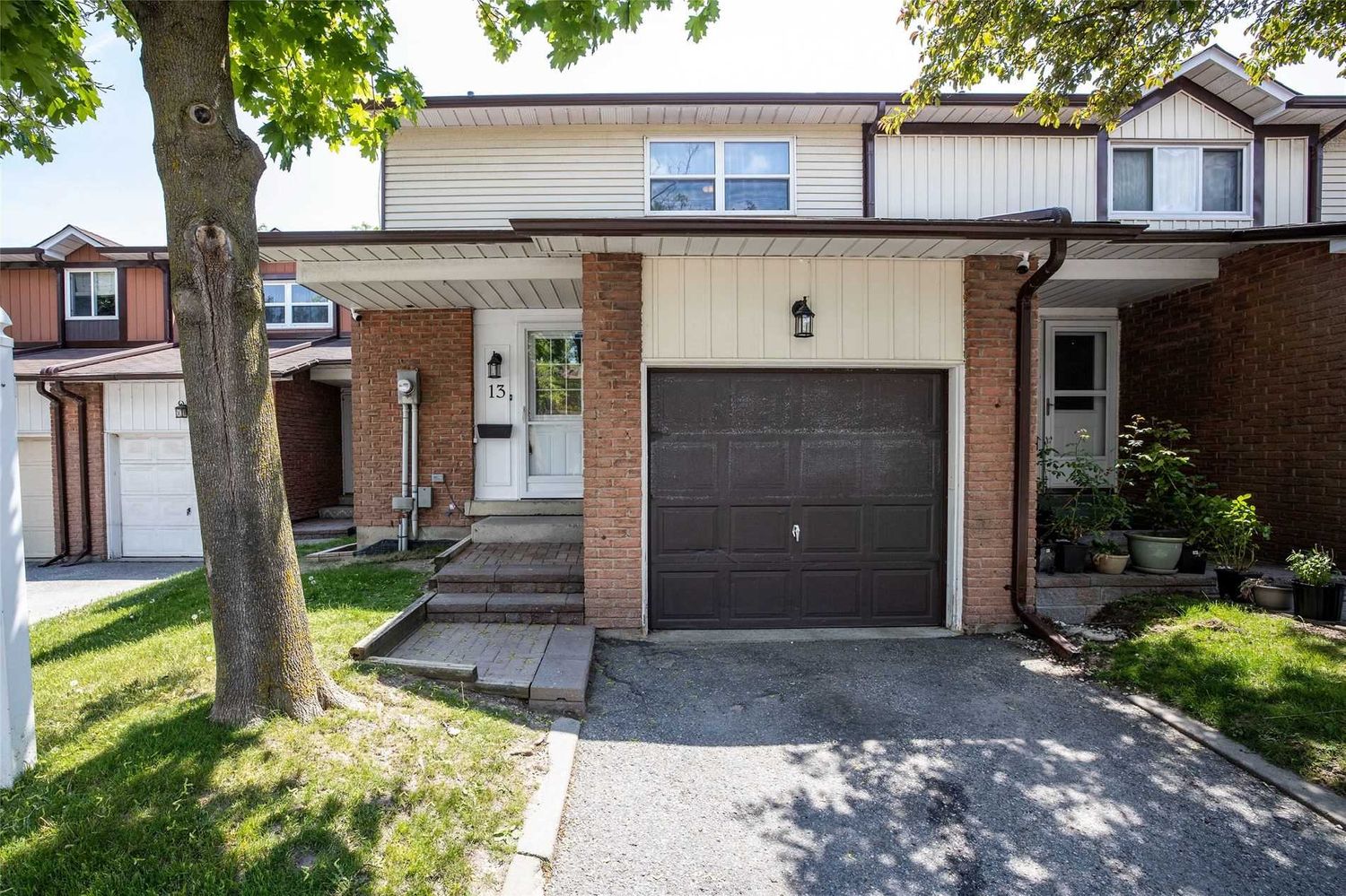 540 Dorchester Drive. 540 Dorchester Townhomes is located in  Oshawa, Toronto - image #3 of 3