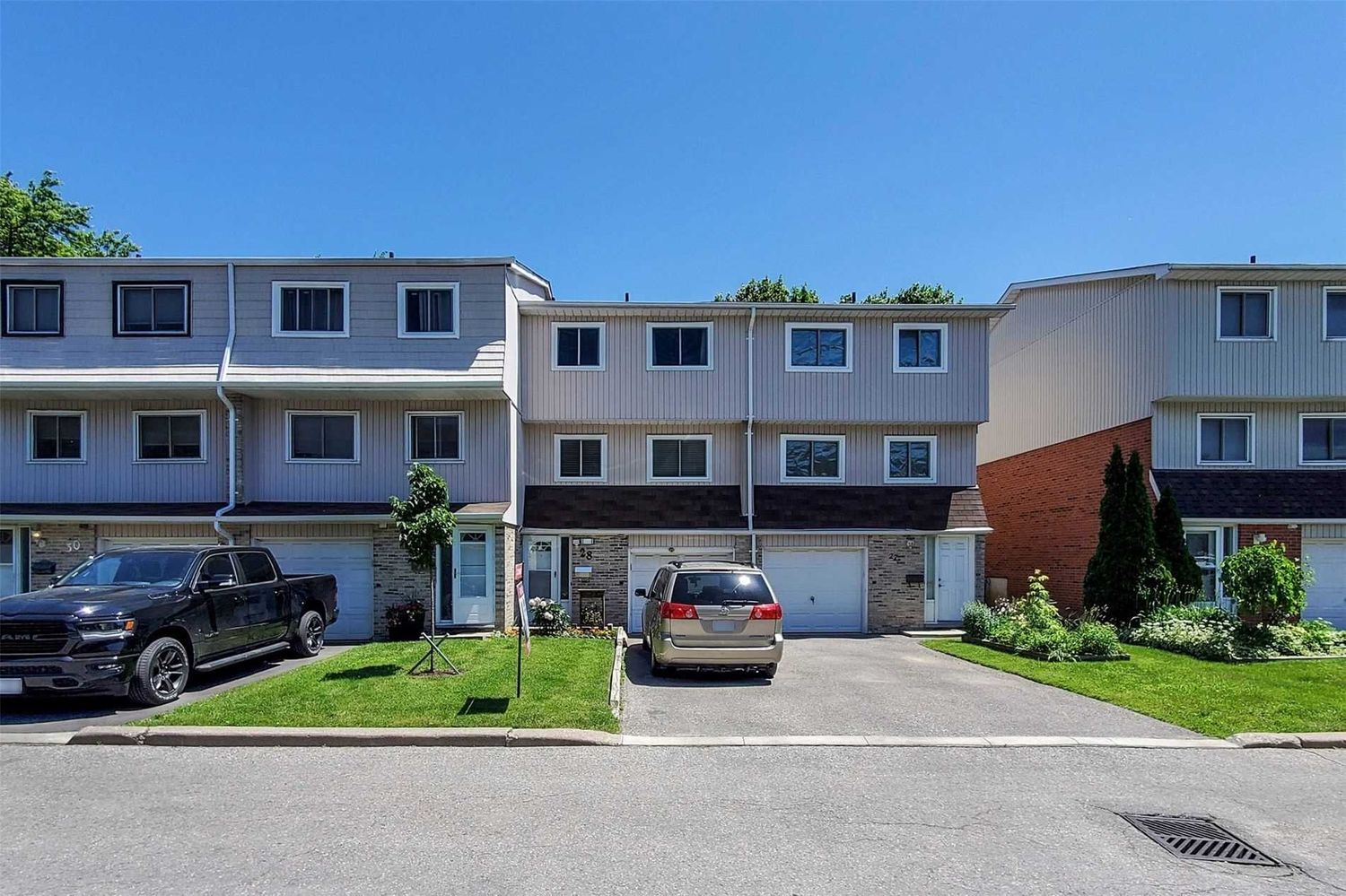 1975 Rosefield Road. 1975 Rosefield Townhomes is located in  Pickering, Toronto - image #3 of 3