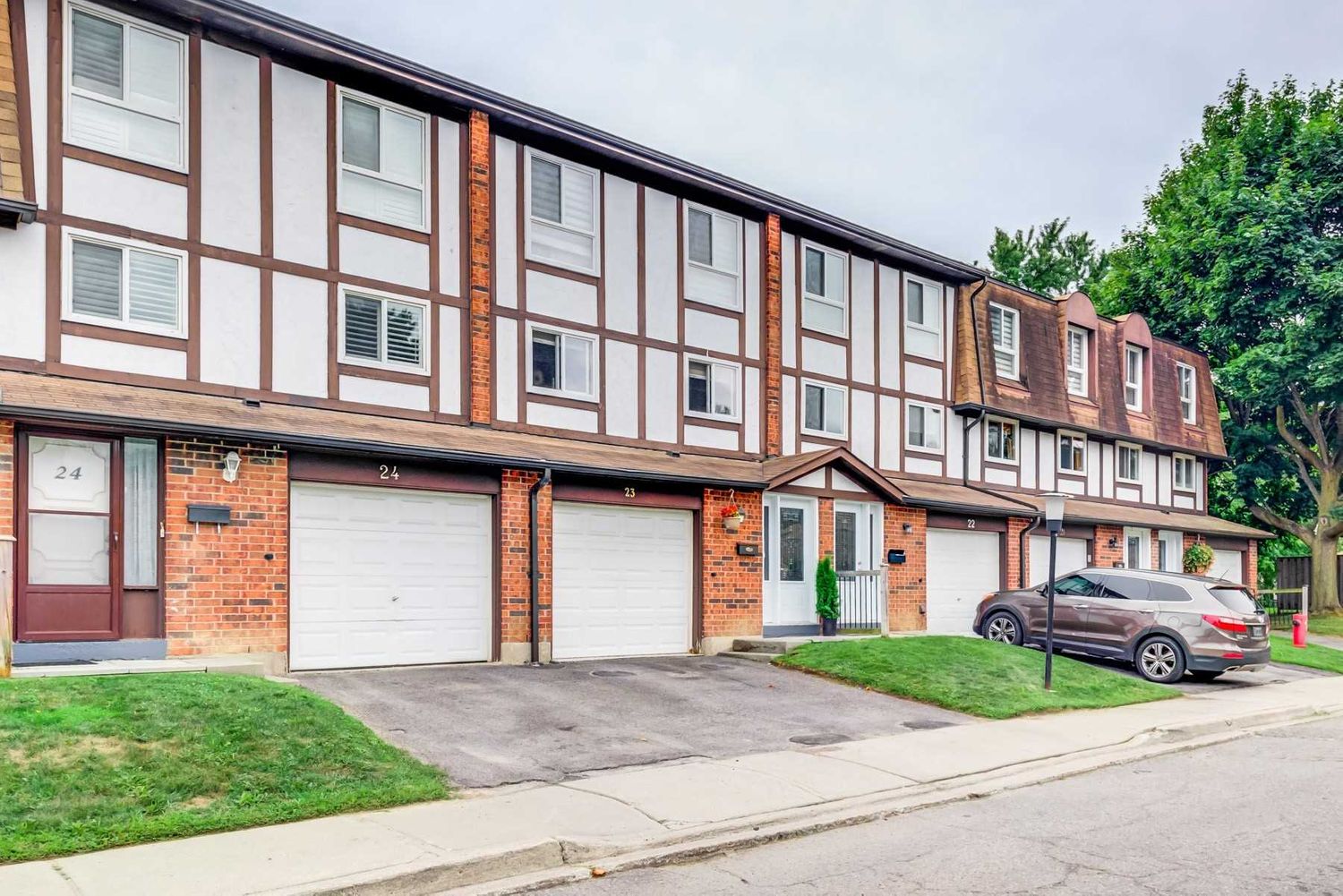 1980 Rosefield Road. 1980 Rosefield Townhomes is located in  Pickering, Toronto - image #1 of 2