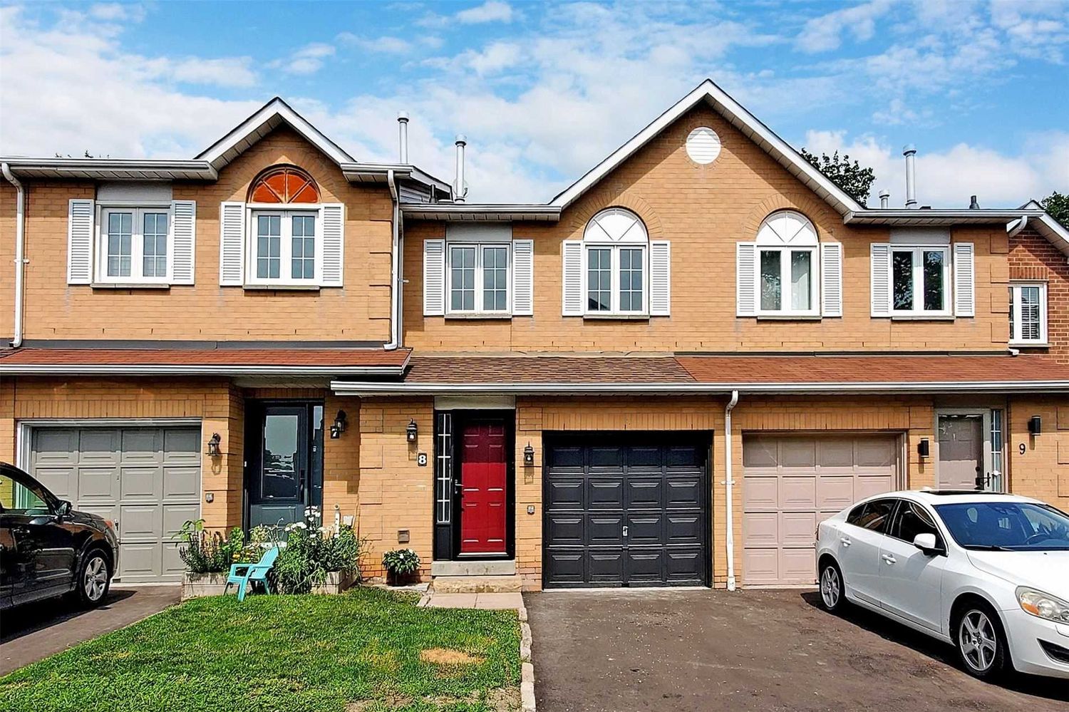 905 Bayly Street. 905 Bayly Street Townhomes is located in  Pickering, Toronto - image #1 of 2