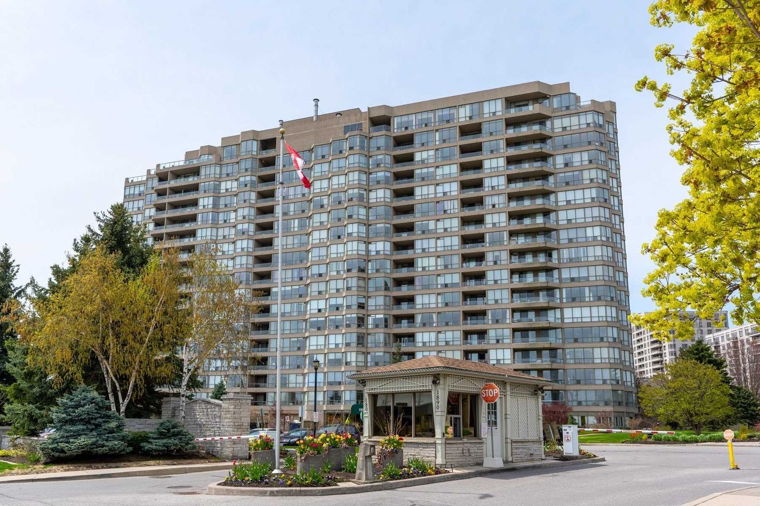 1880 Valley Farm Road. Discovery Place II Condos is located in  Pickering, Toronto - image #2 of 3